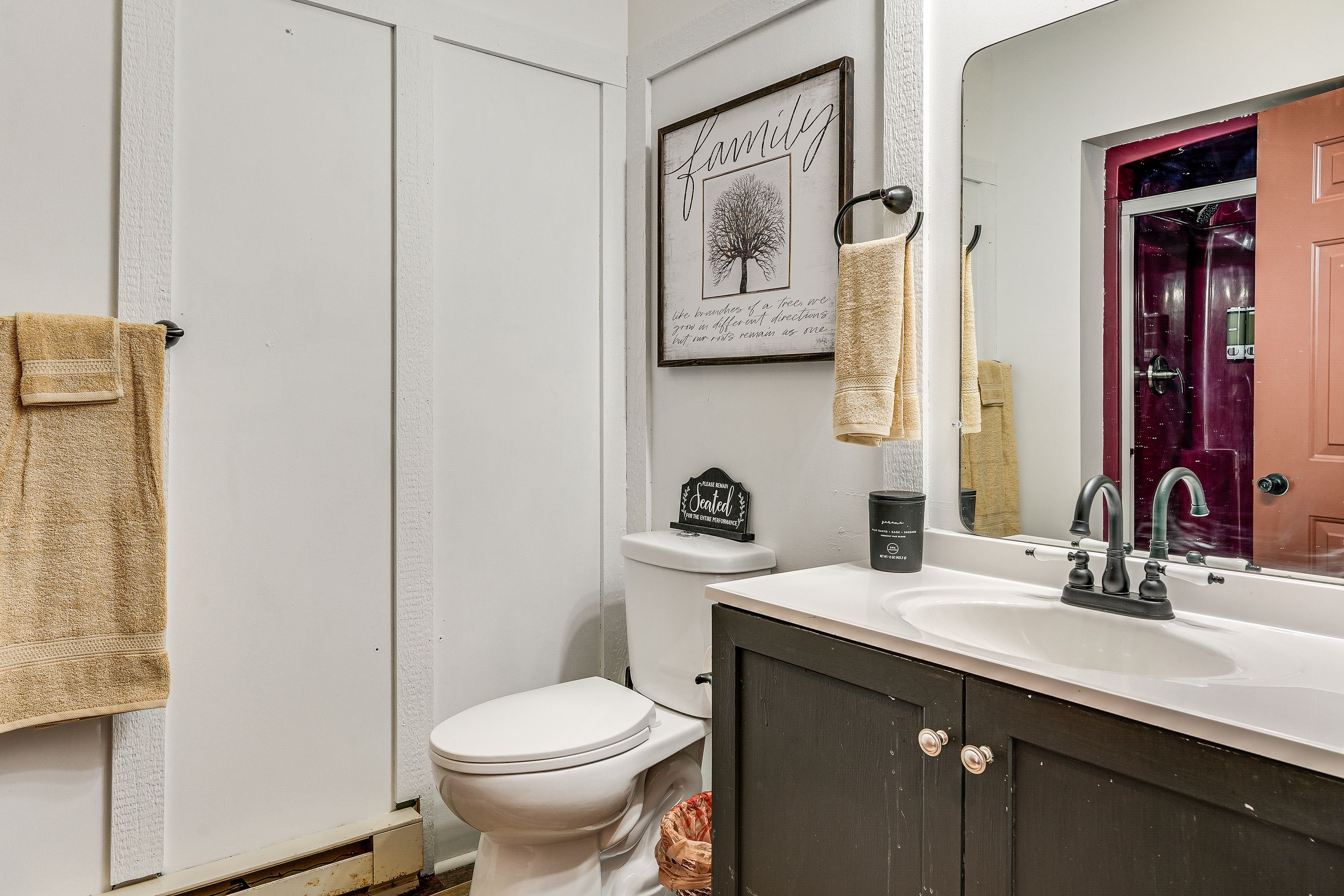 Full Bathroom | Shower | 1st Floor