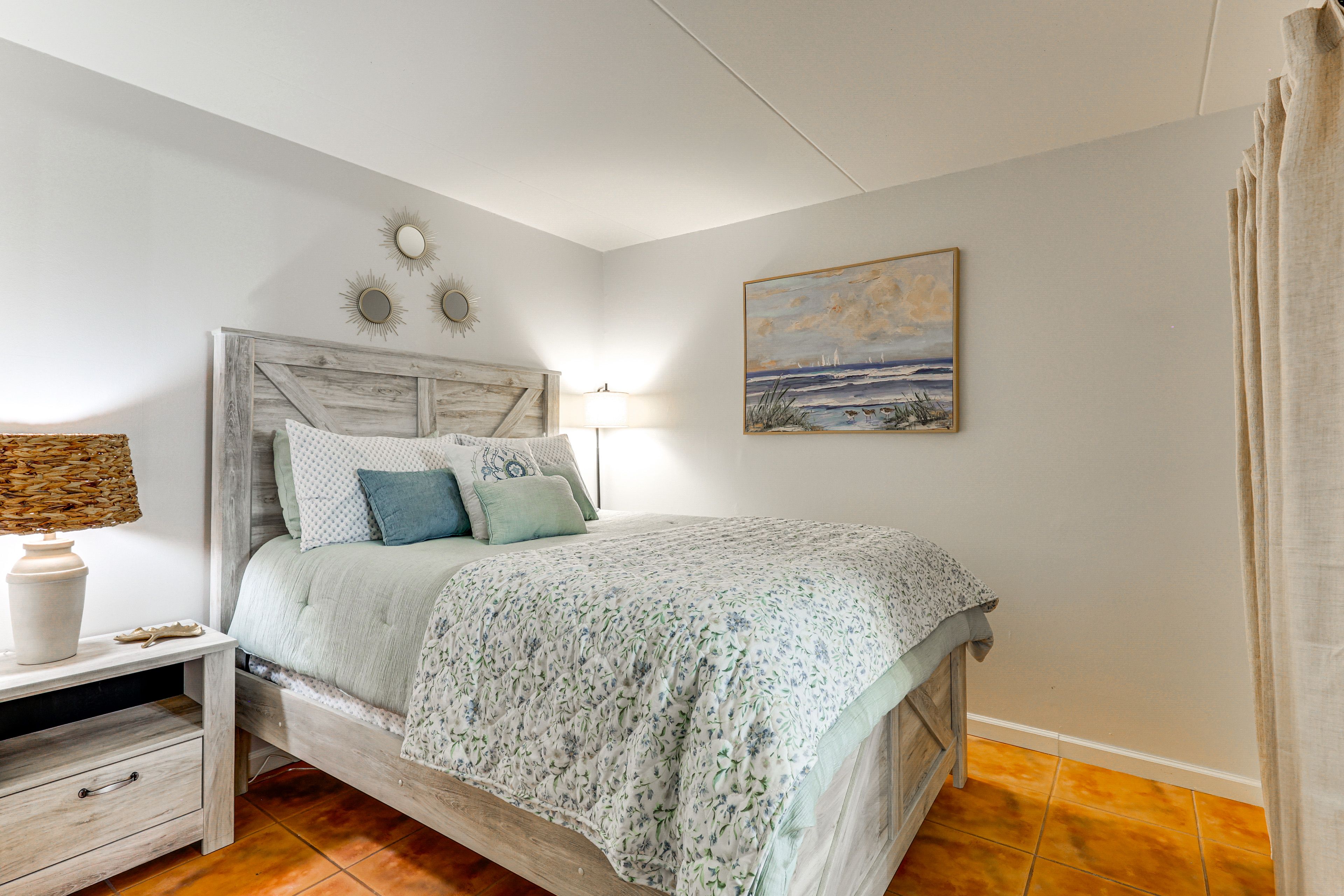 Bedroom | Queen Bed