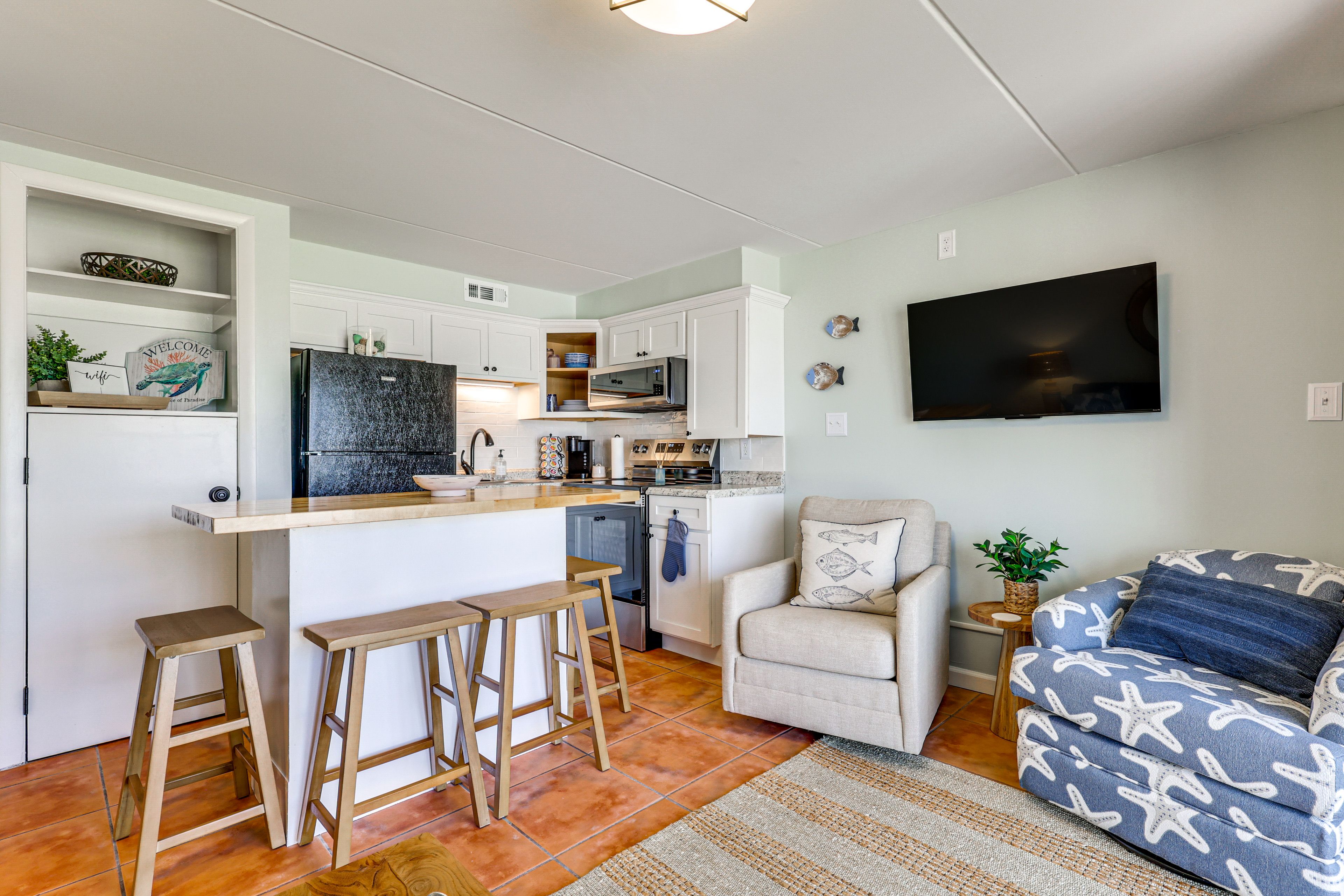 Property Interior | Single-Story Condo | Free WiFi | Central A/C & Heating