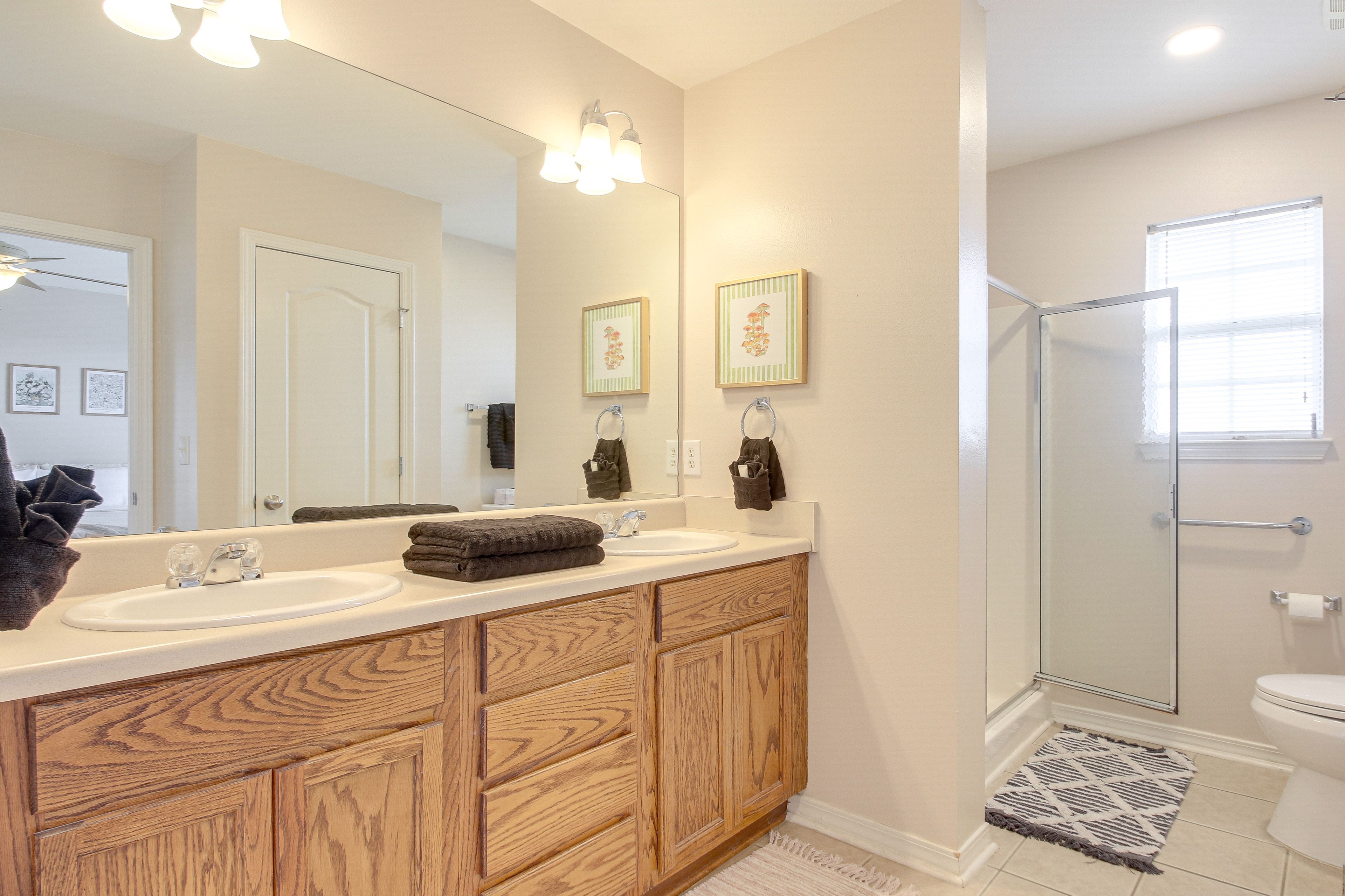 En-Suite Bathroom | Towels Provided