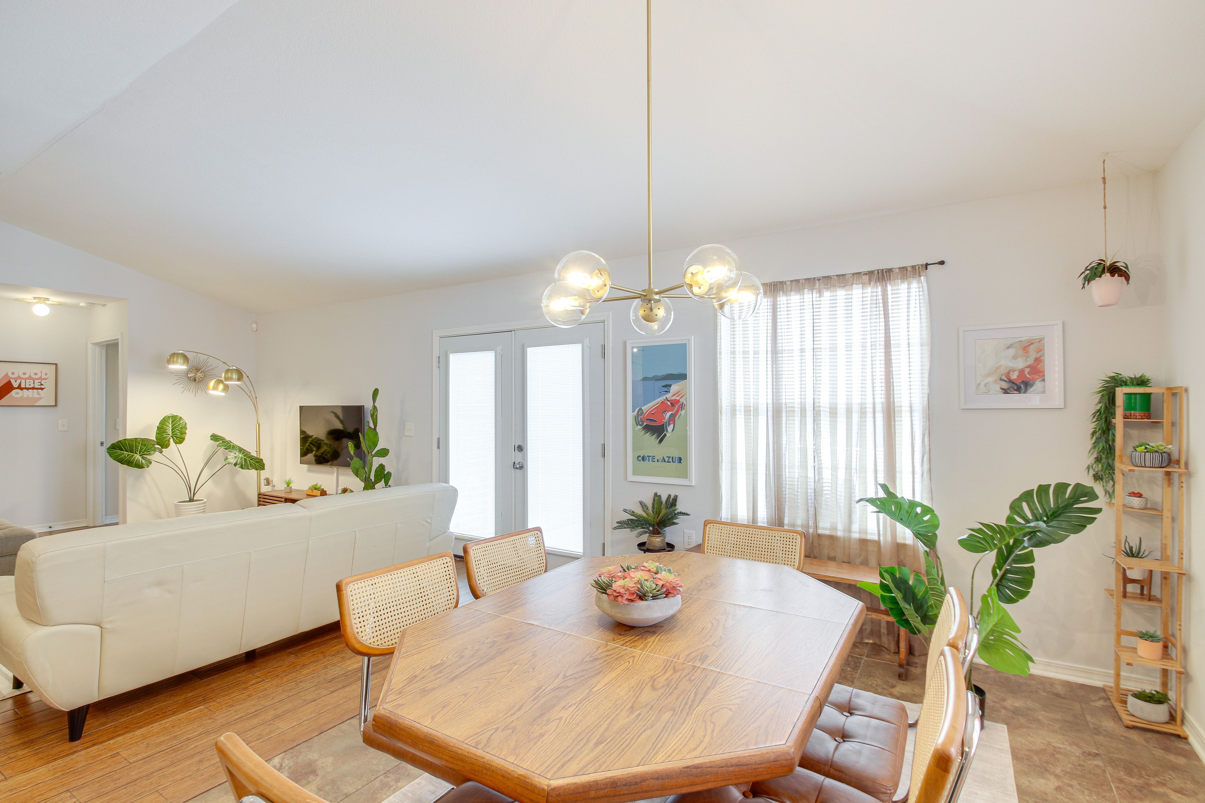 Dining Area | Dishware/Flatware