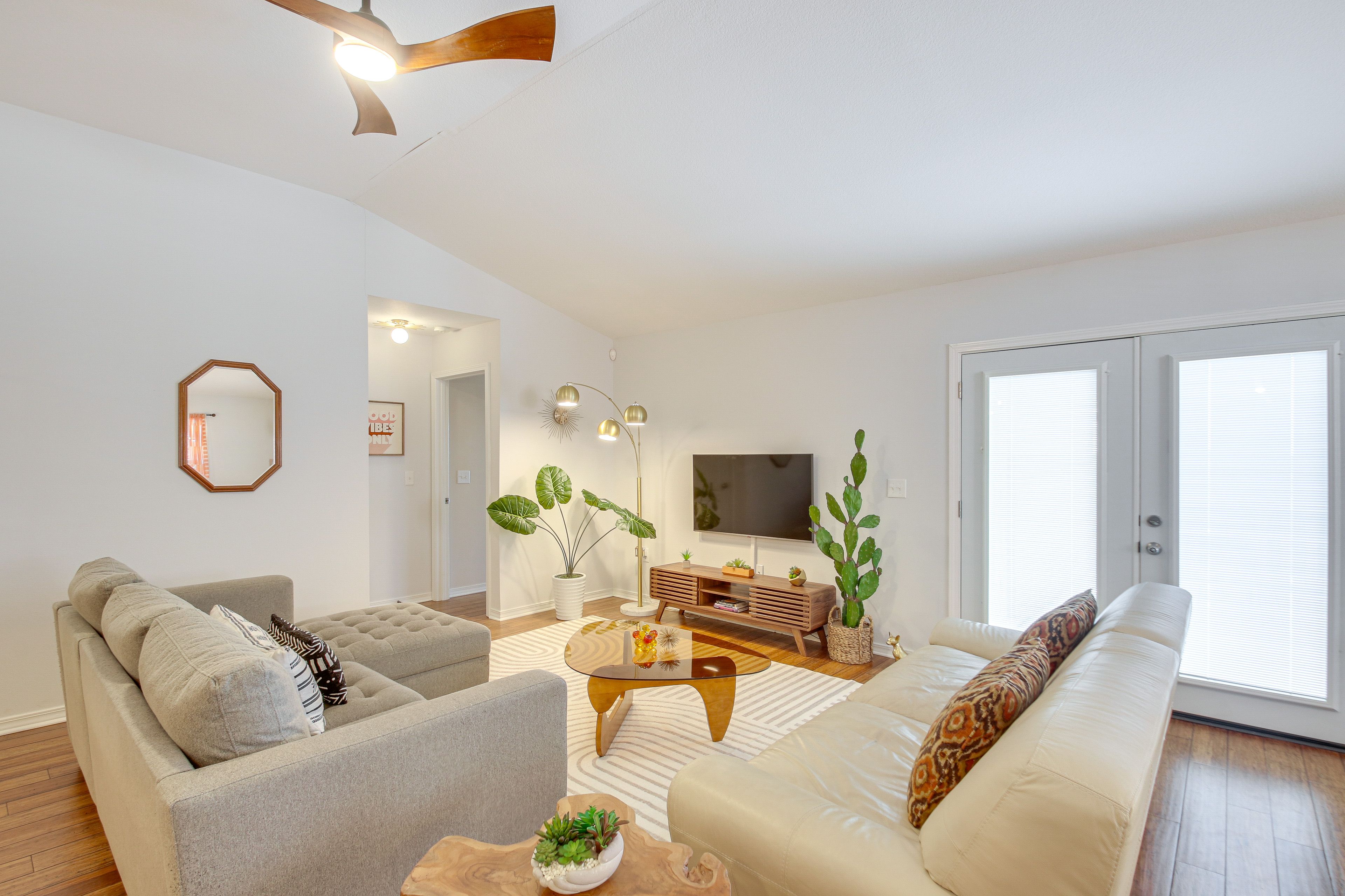 Living Room | Books/Board Games