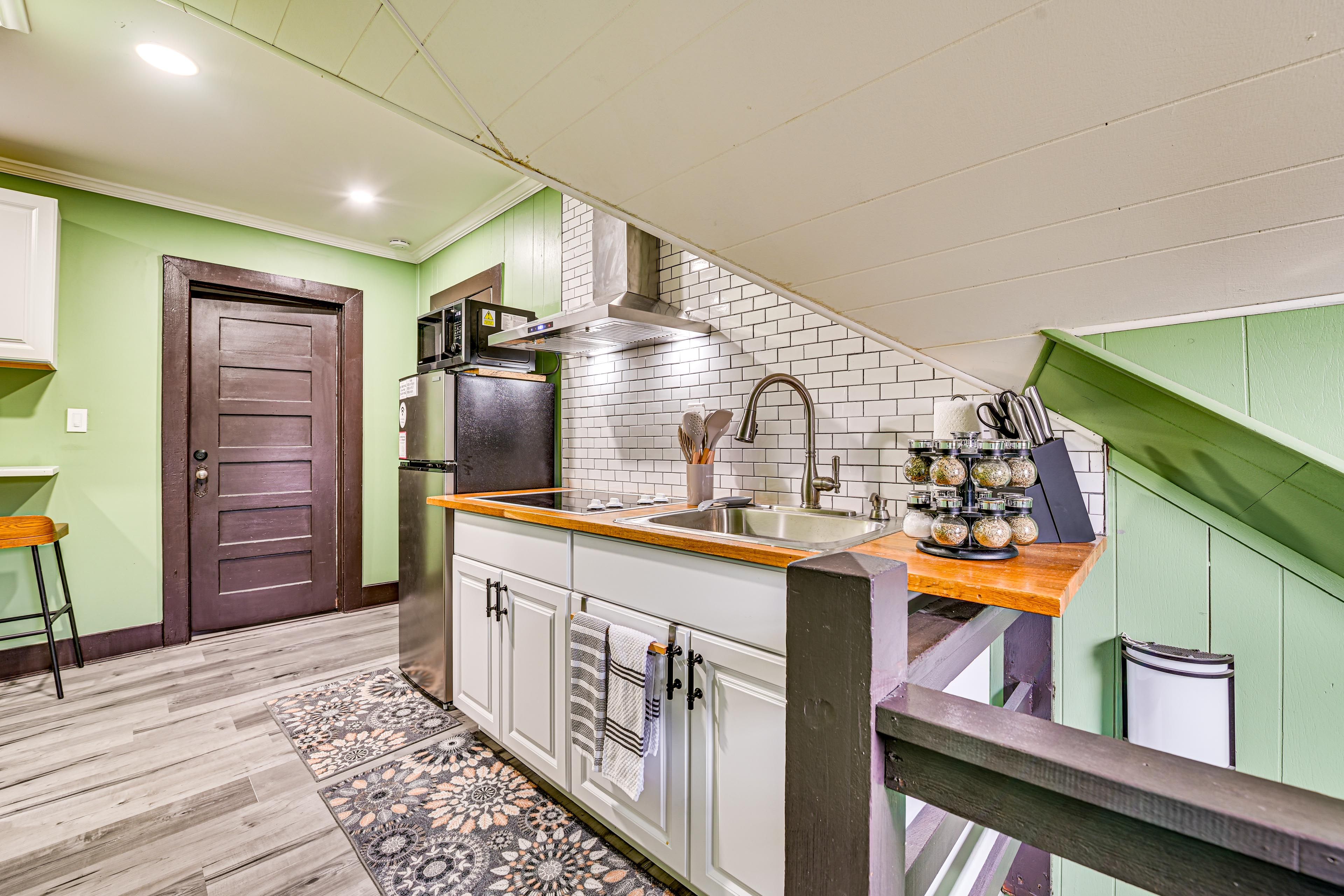 Kitchen | 3rd Floor | Cooking Basics & Spices | Keurig Coffee Maker | Cooktop