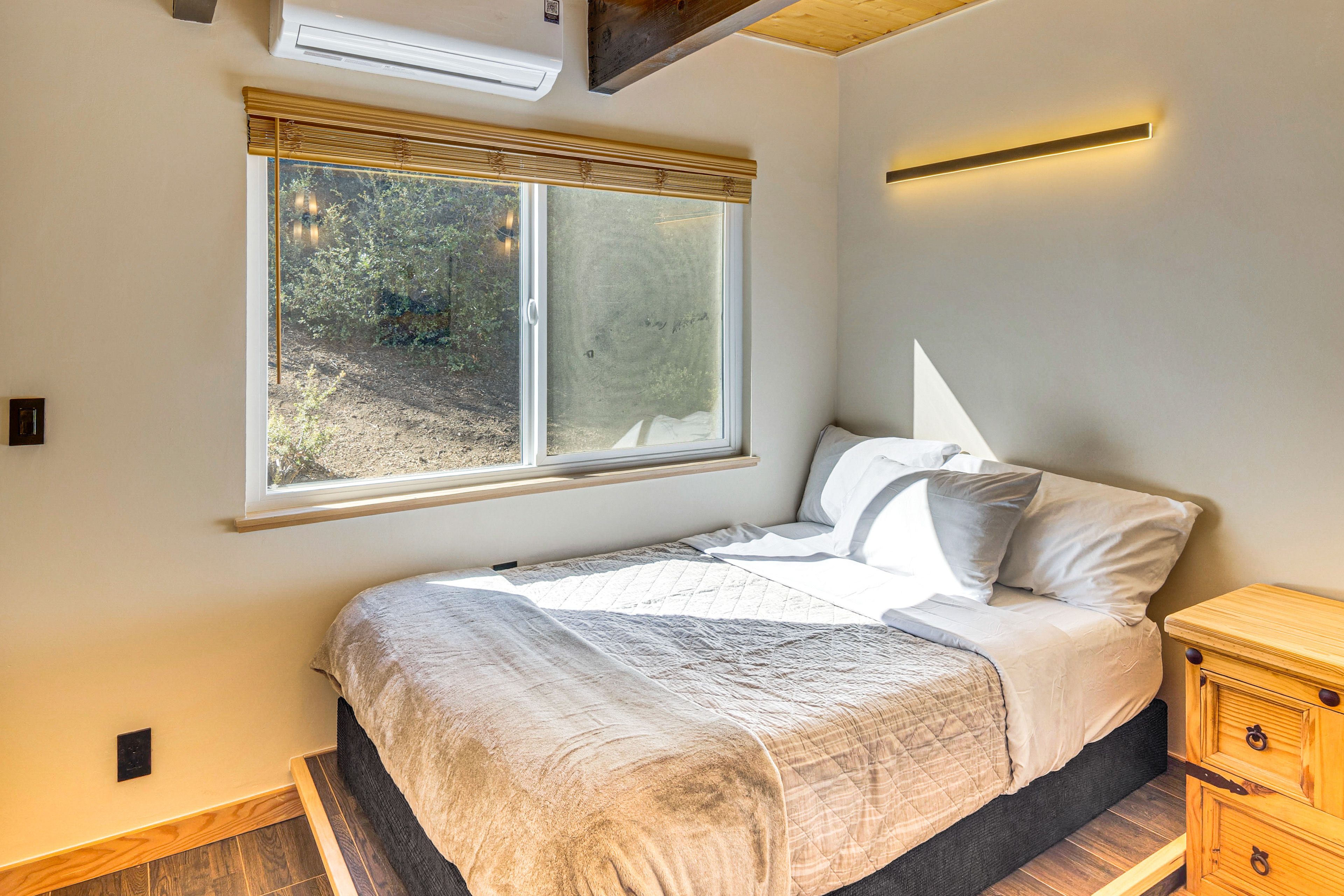 Bedroom 1 | Full Bed | Linens | 1st Floor