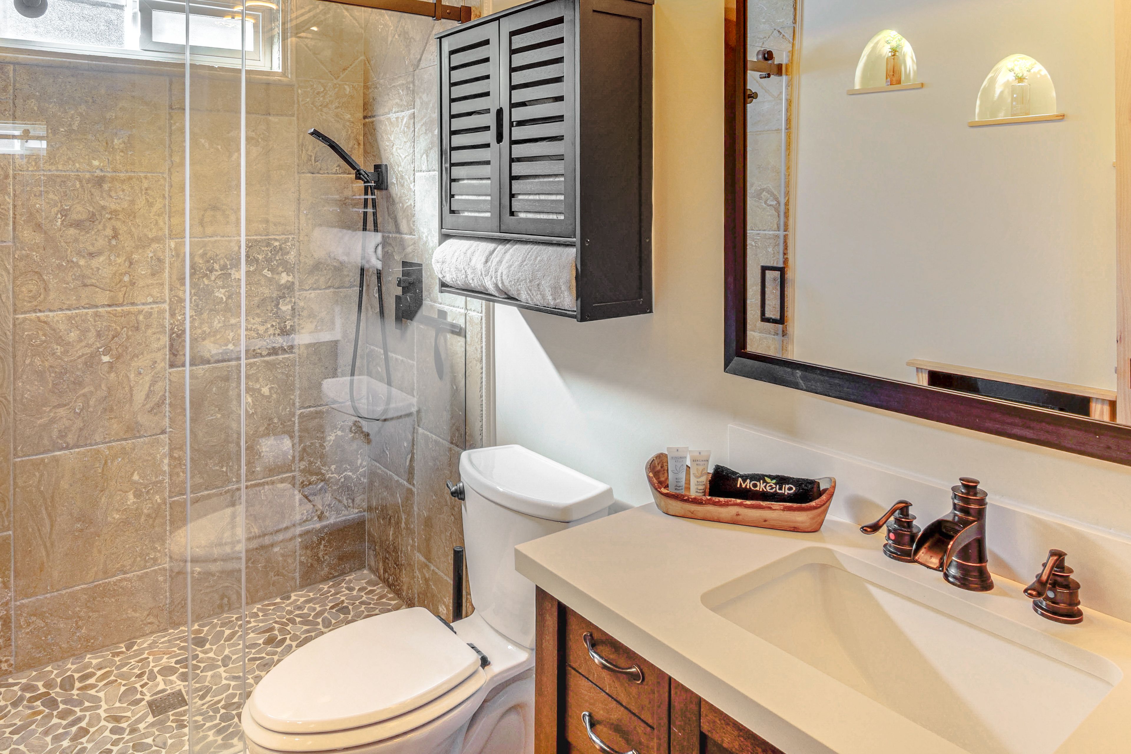 Full Bath | Towels | Hair Dryer | 1st Floor