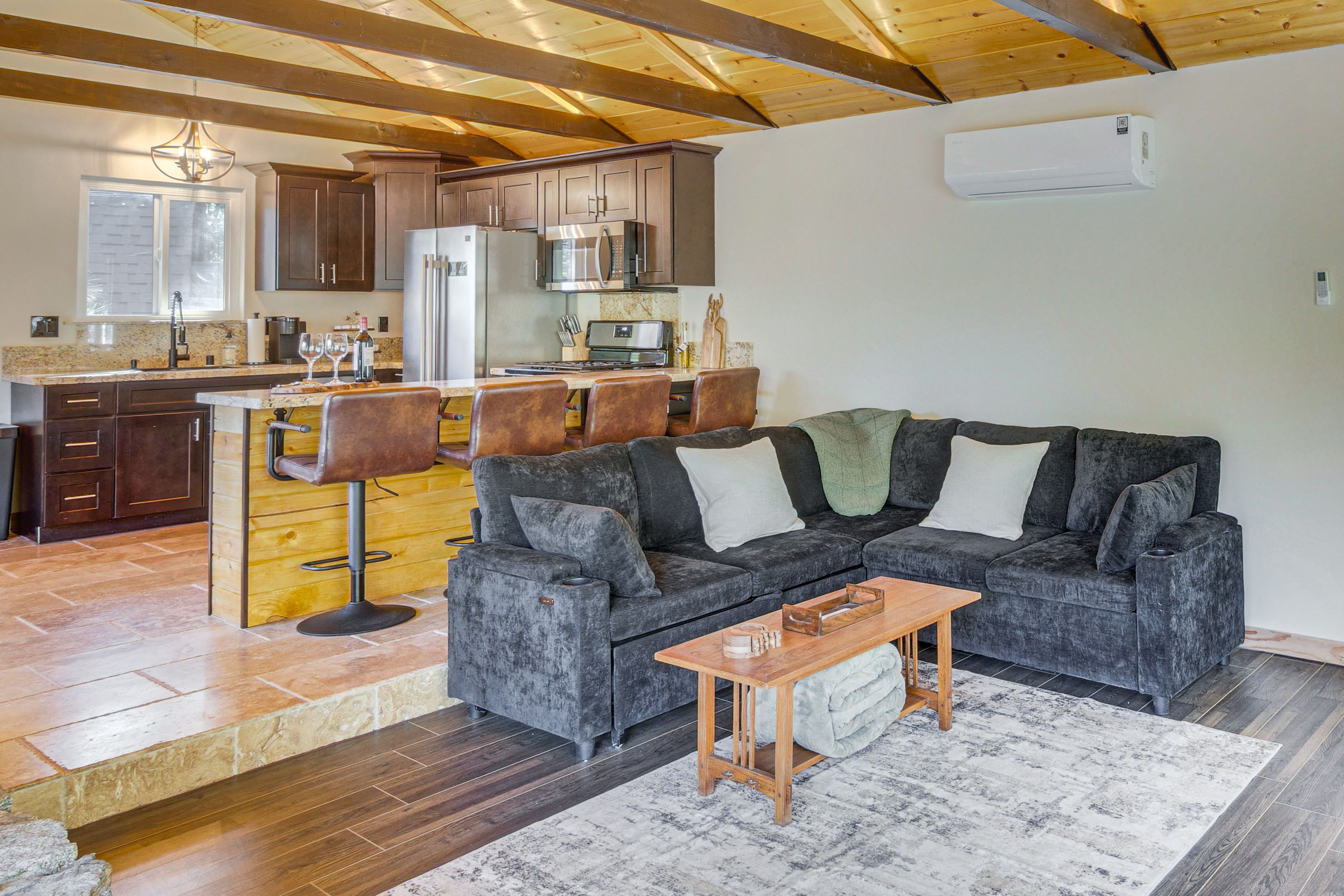 Pine Mountain Club Vacation Rental | 2BR | 1BA | 896 Sq Ft  | Stairs Required