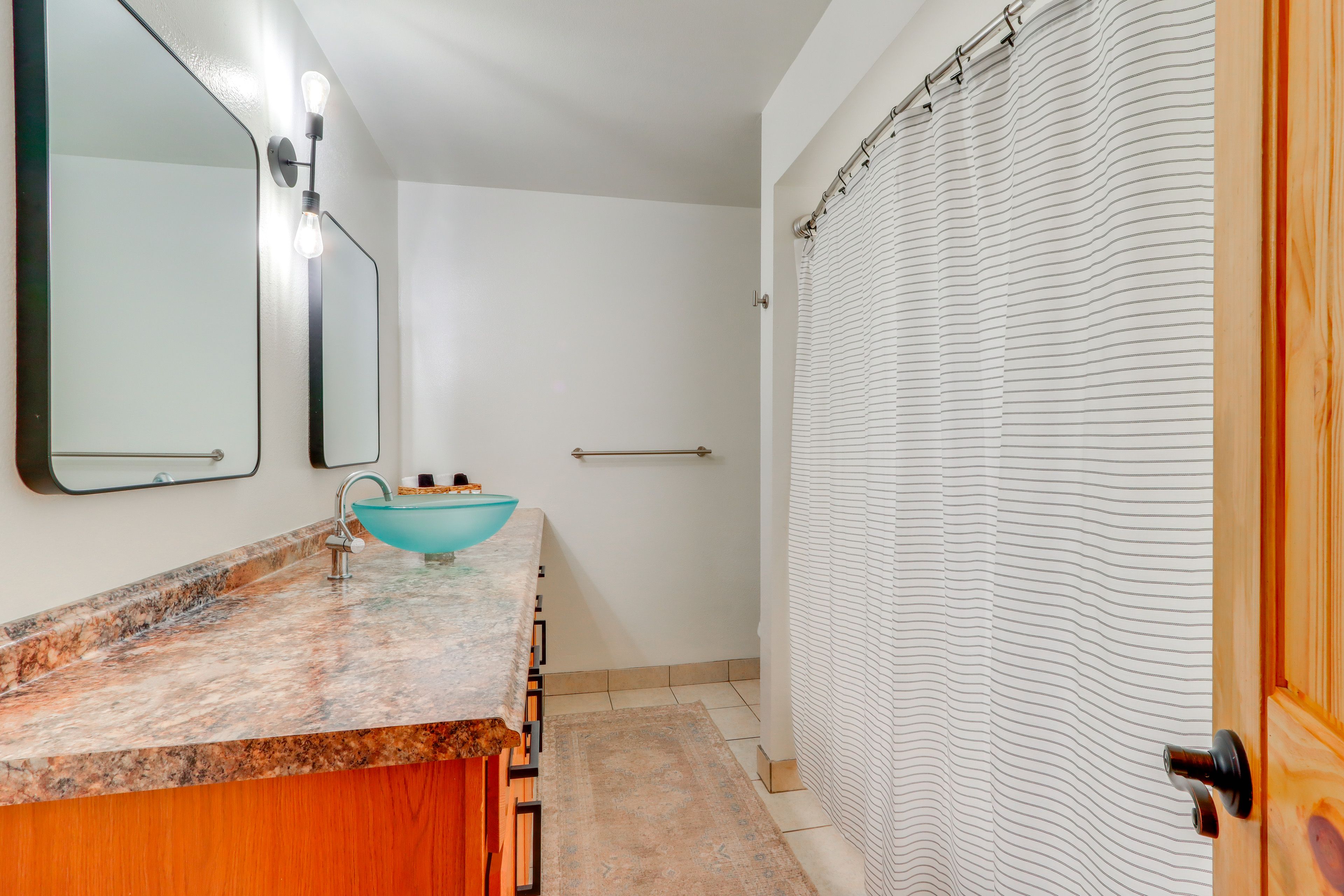 Bathroom | Towels Provided | Washer/Dryer | 1st Floor