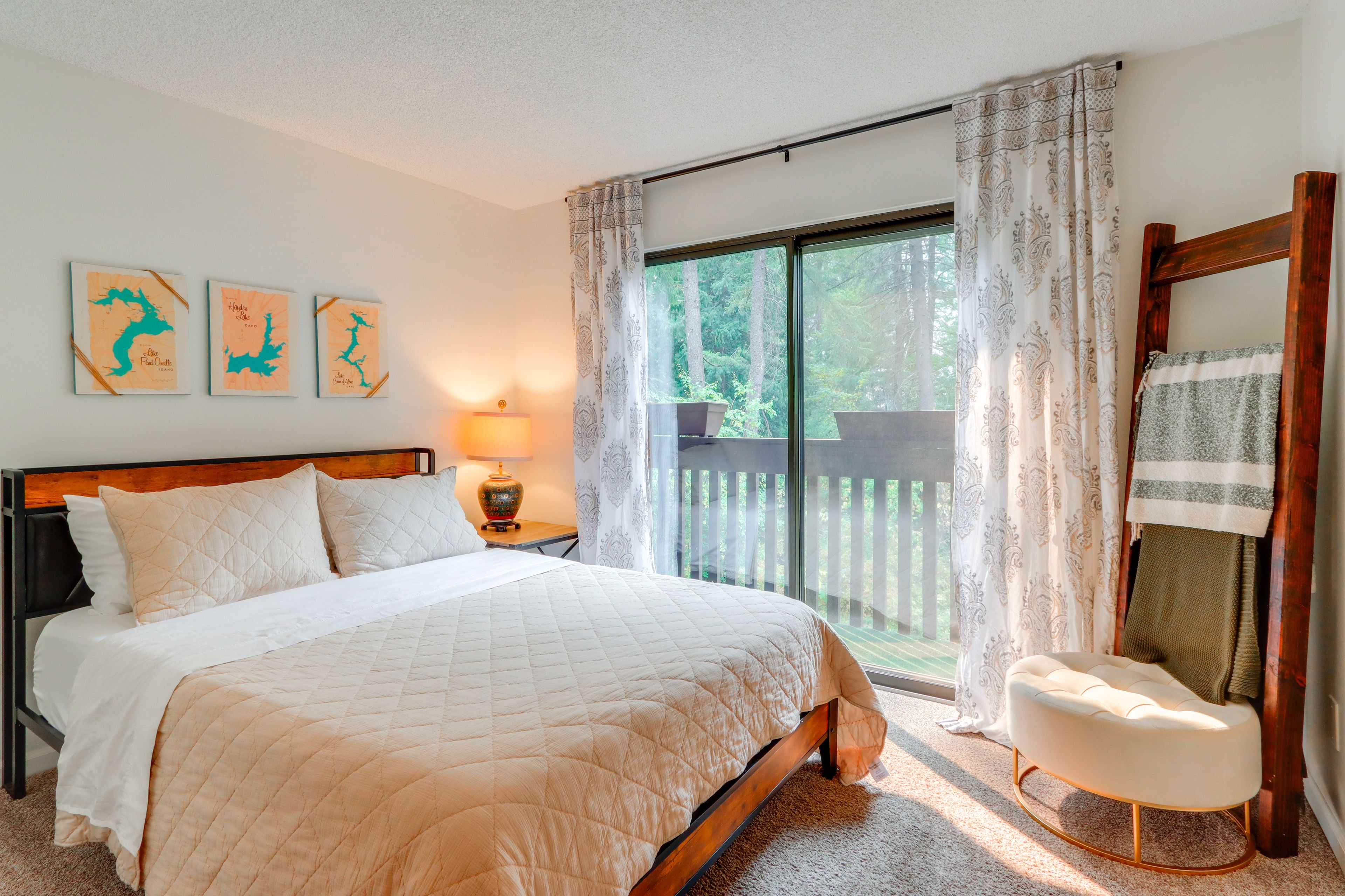 Bedroom 1 | Queen Bed | 1st Floor