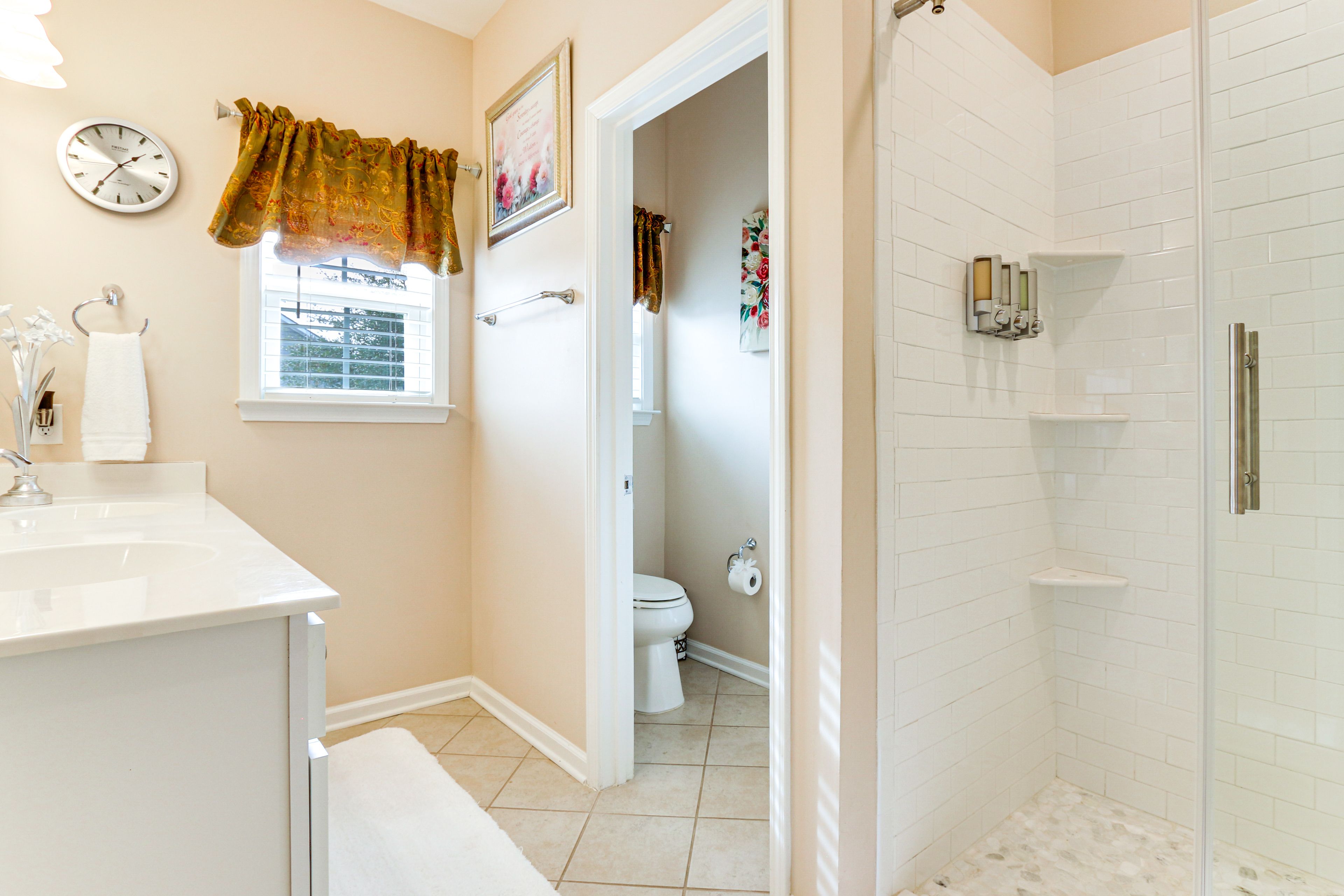 En-Suite Bathroom | Towels Provided