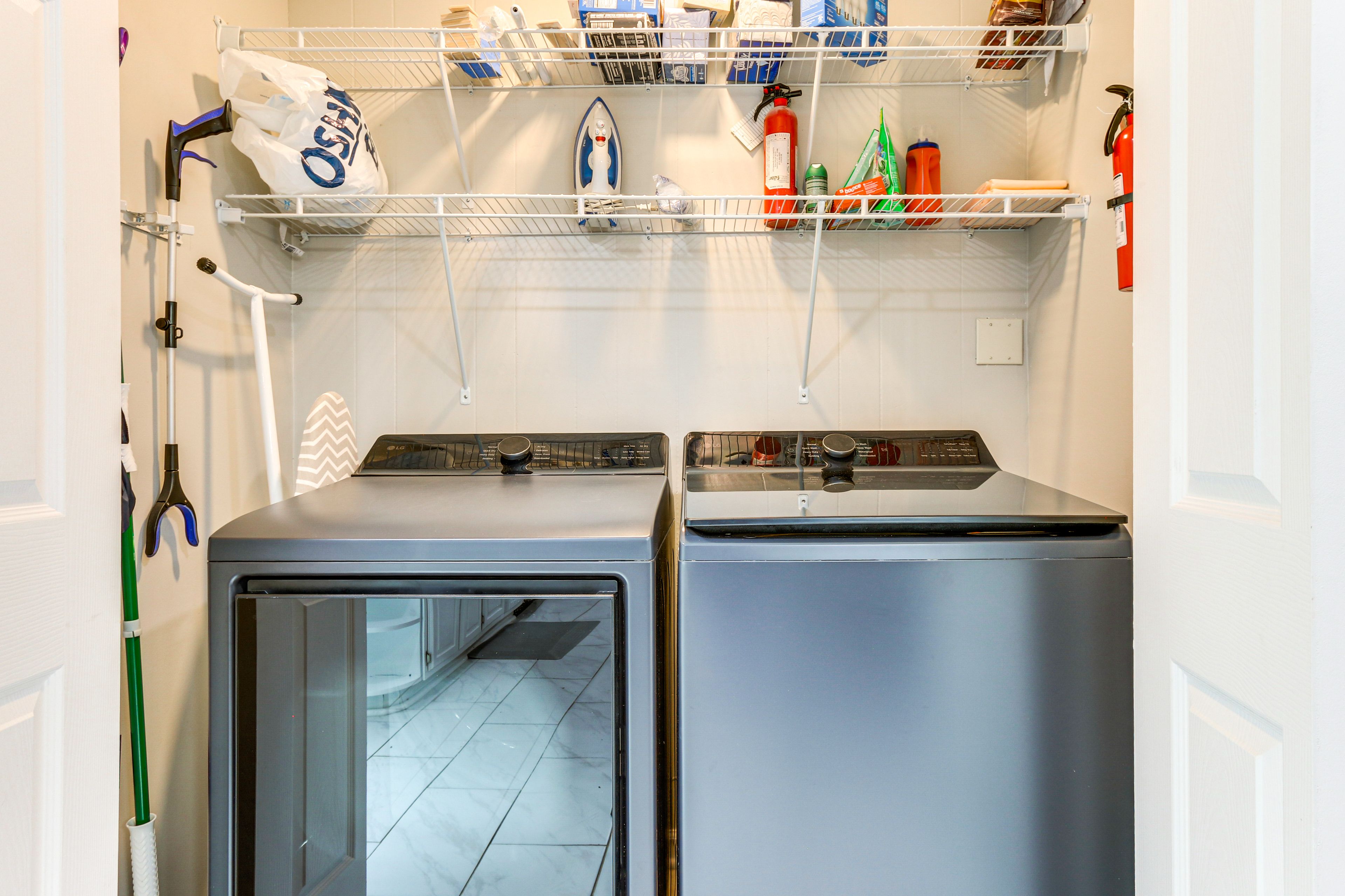 Laundry Closet | Washer & Dryer