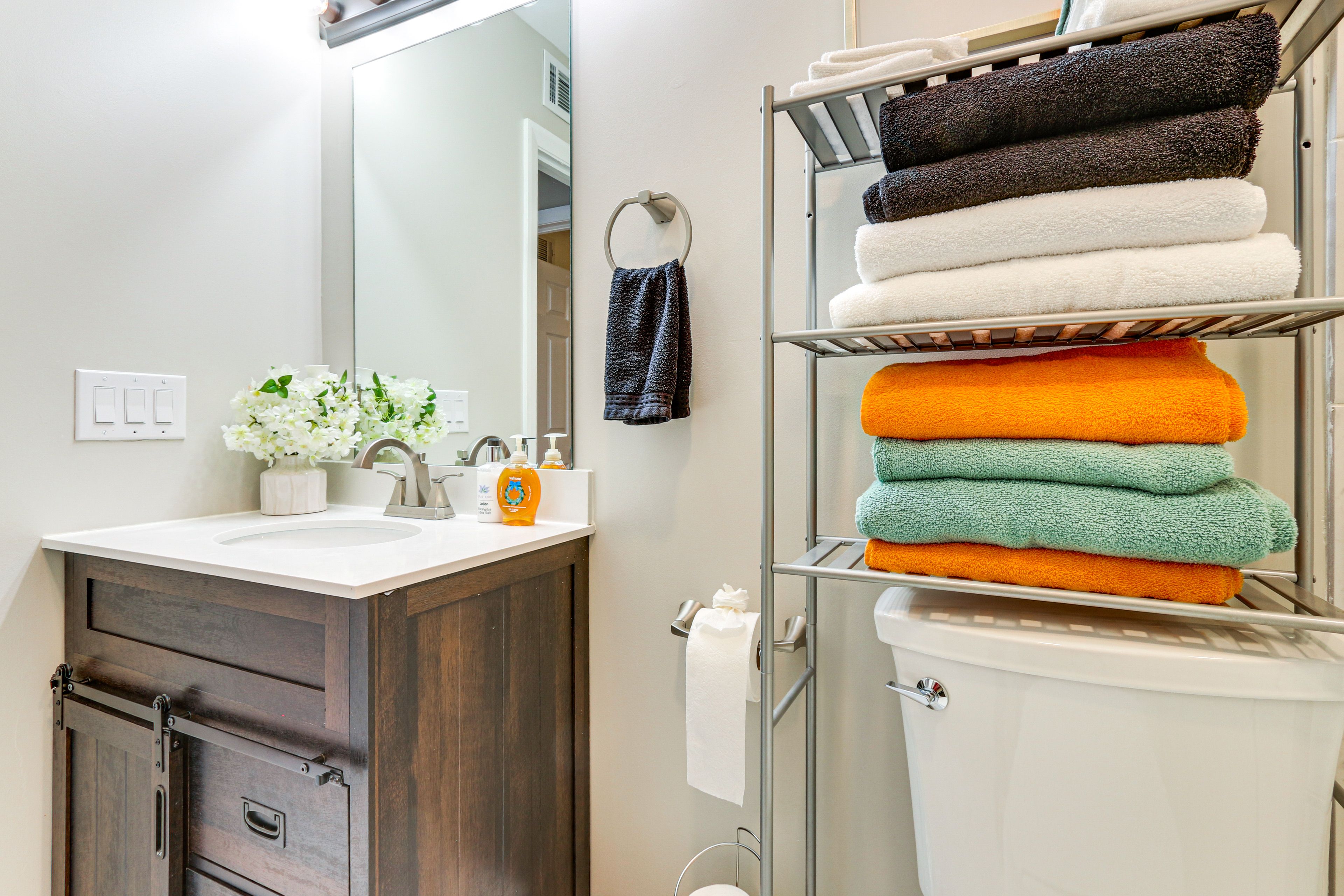 Full Bathroom | Towels Provided