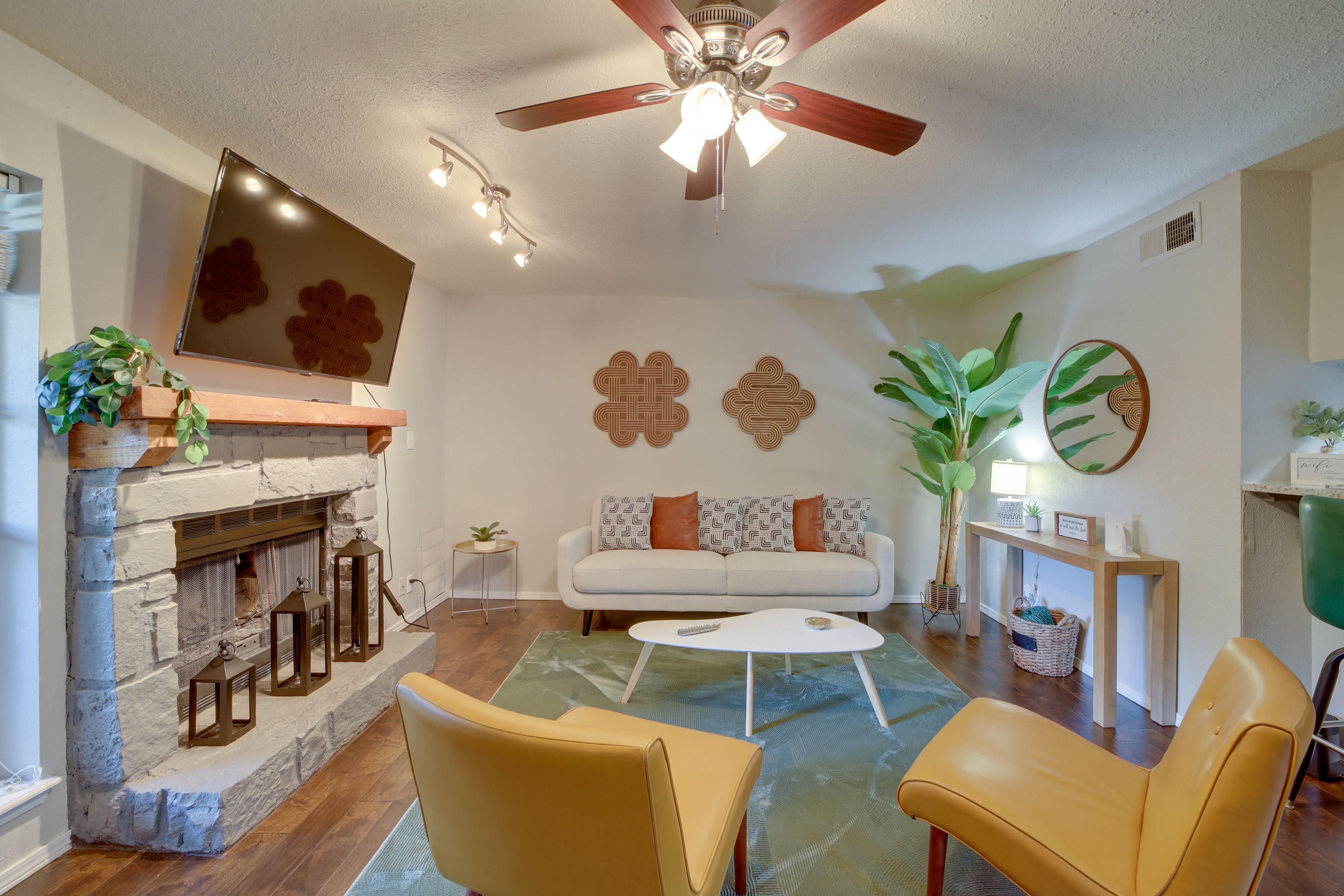 Tulsa Vacation Rental | 2BR | 1.5BA | 1,205 Sq Ft | 2 Steps to Enter
