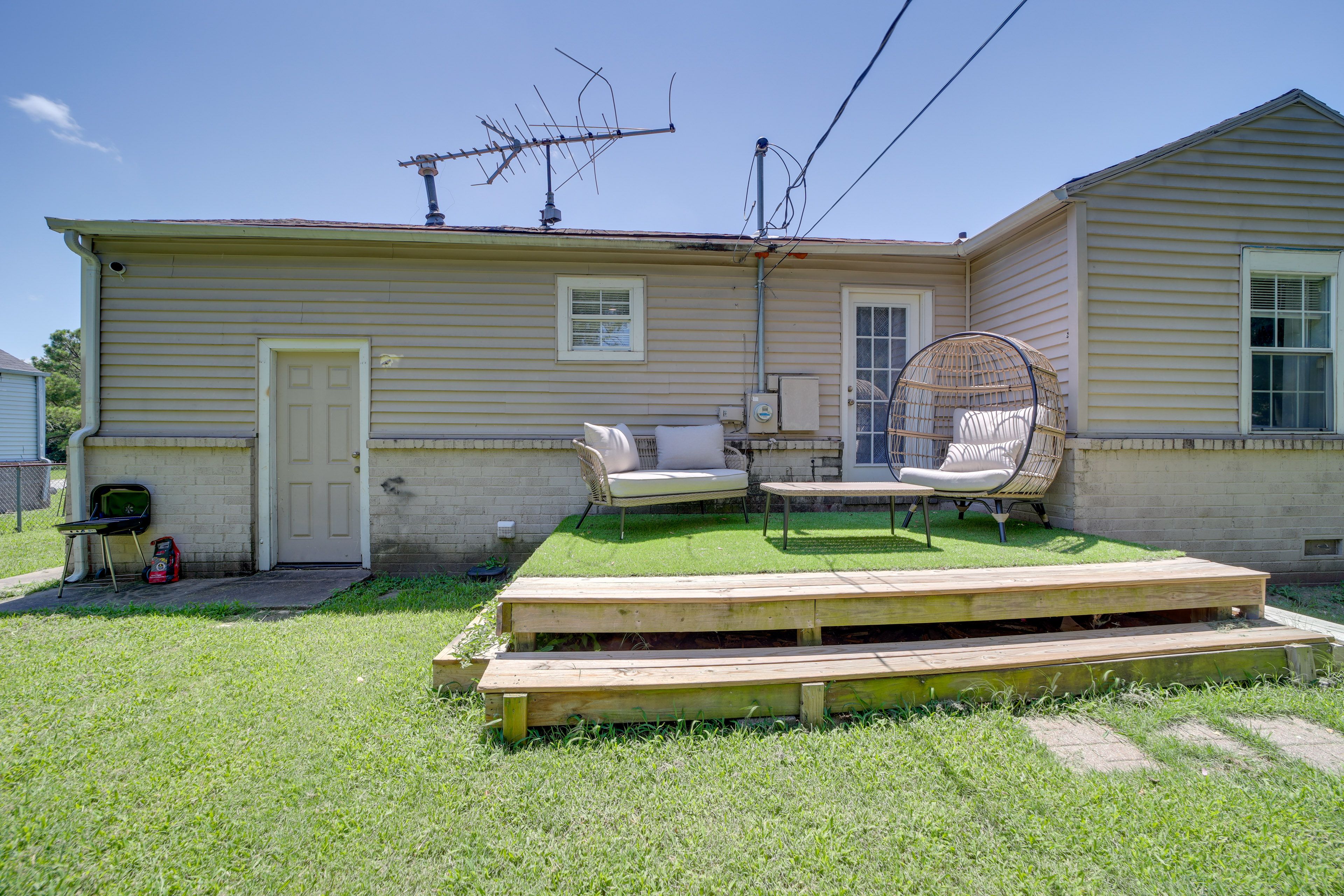 Furnished Deck | Charcoal Grill