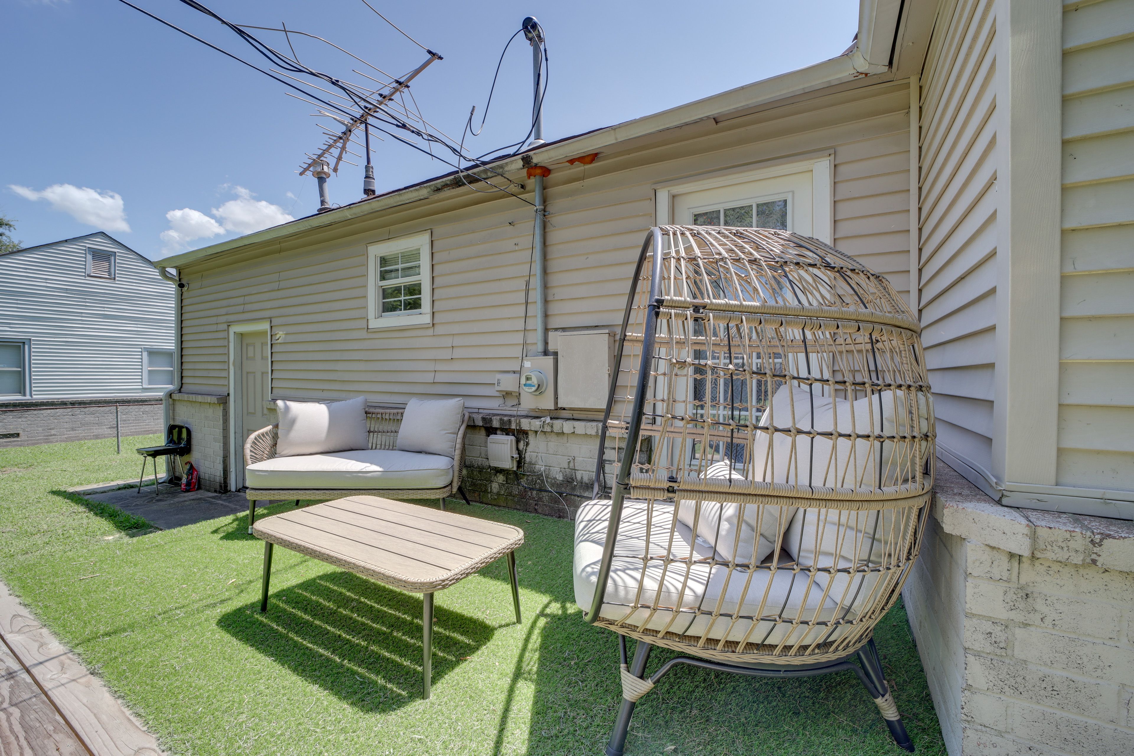 Tulsa Vacation Rental | 2BR | 1BA | 678 Sq Ft | 4 Steps to Enter