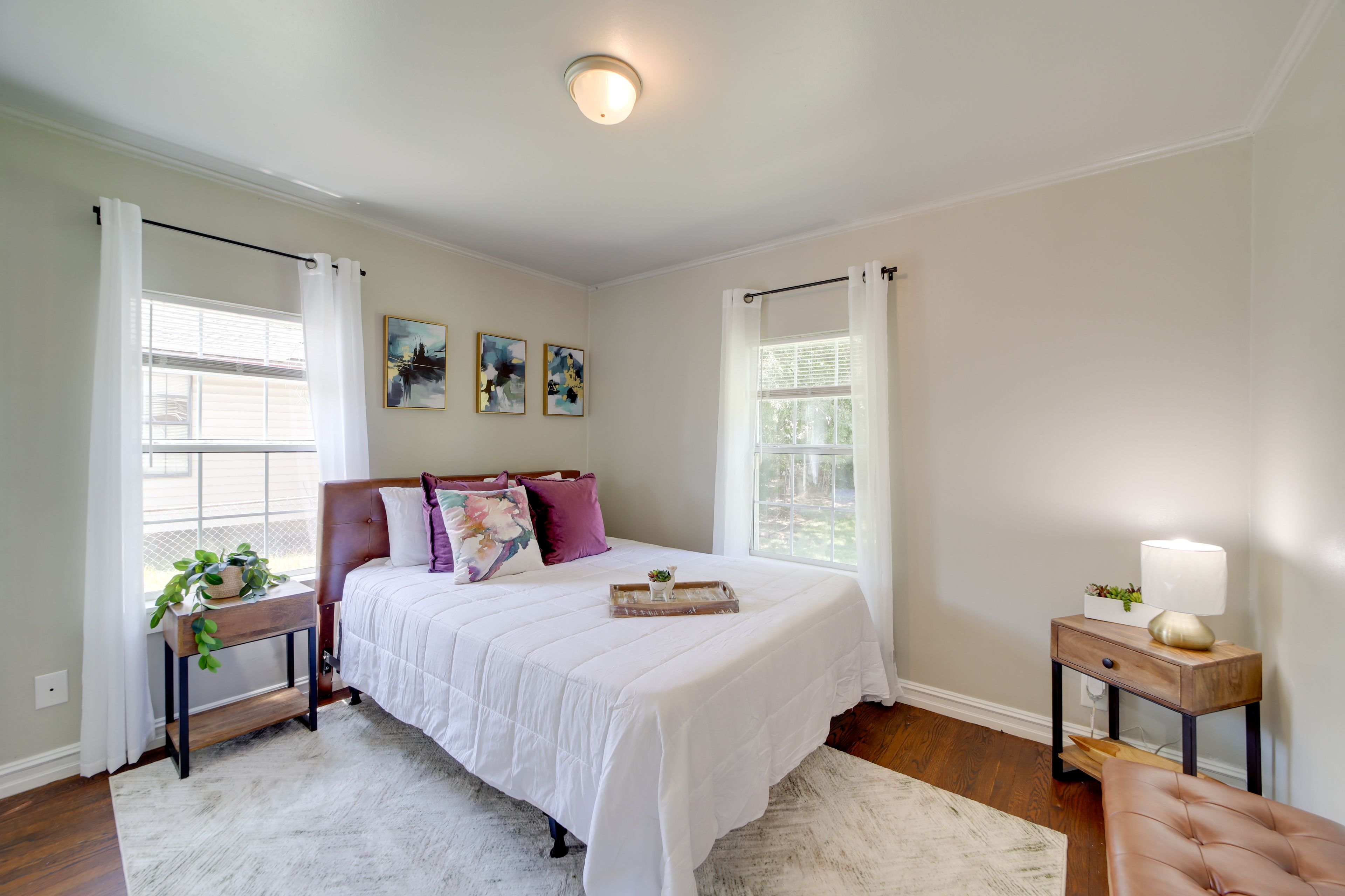 Bedroom 1 | Queen Bed