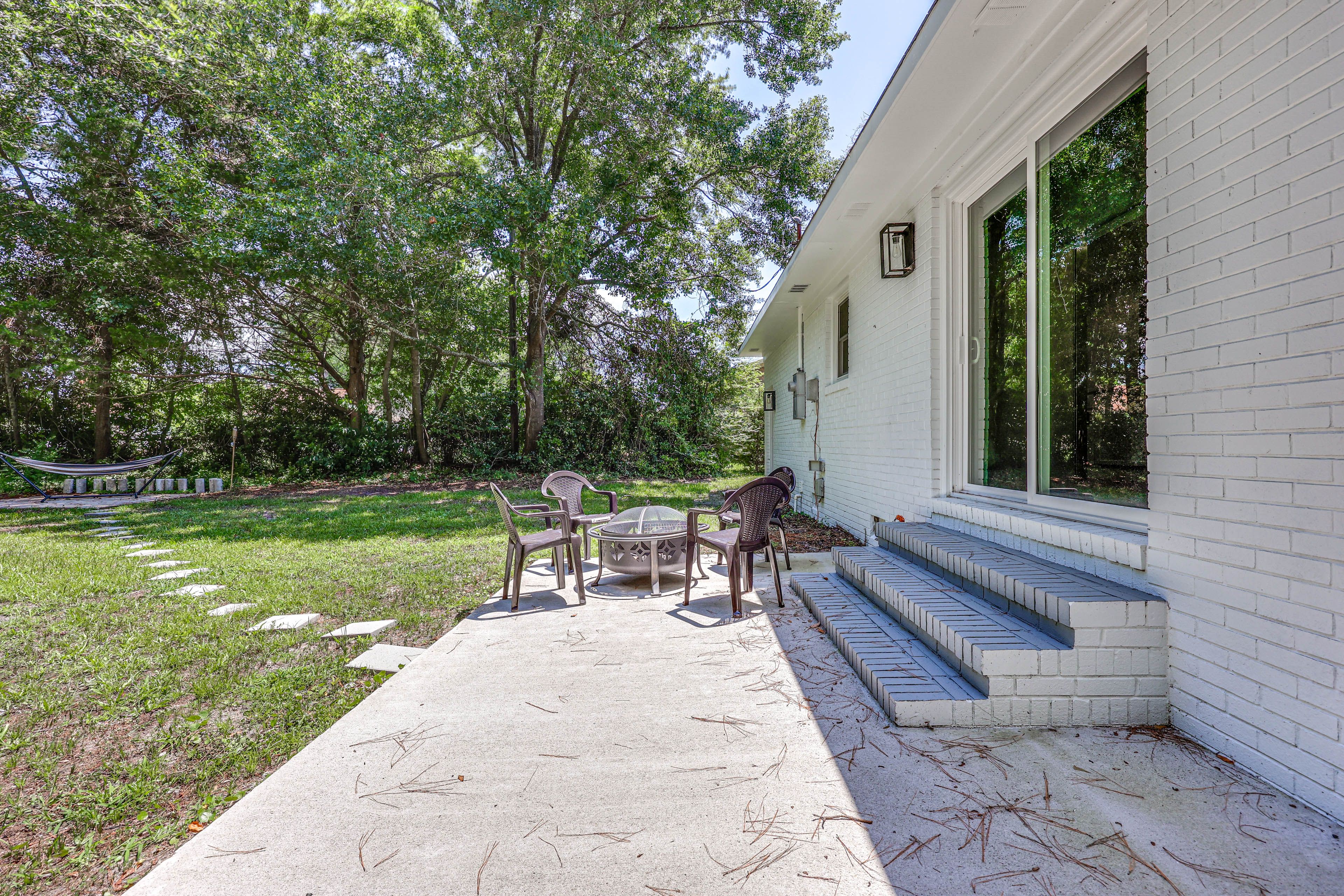 Private Yard | Patio | Fire Pit | Hammock