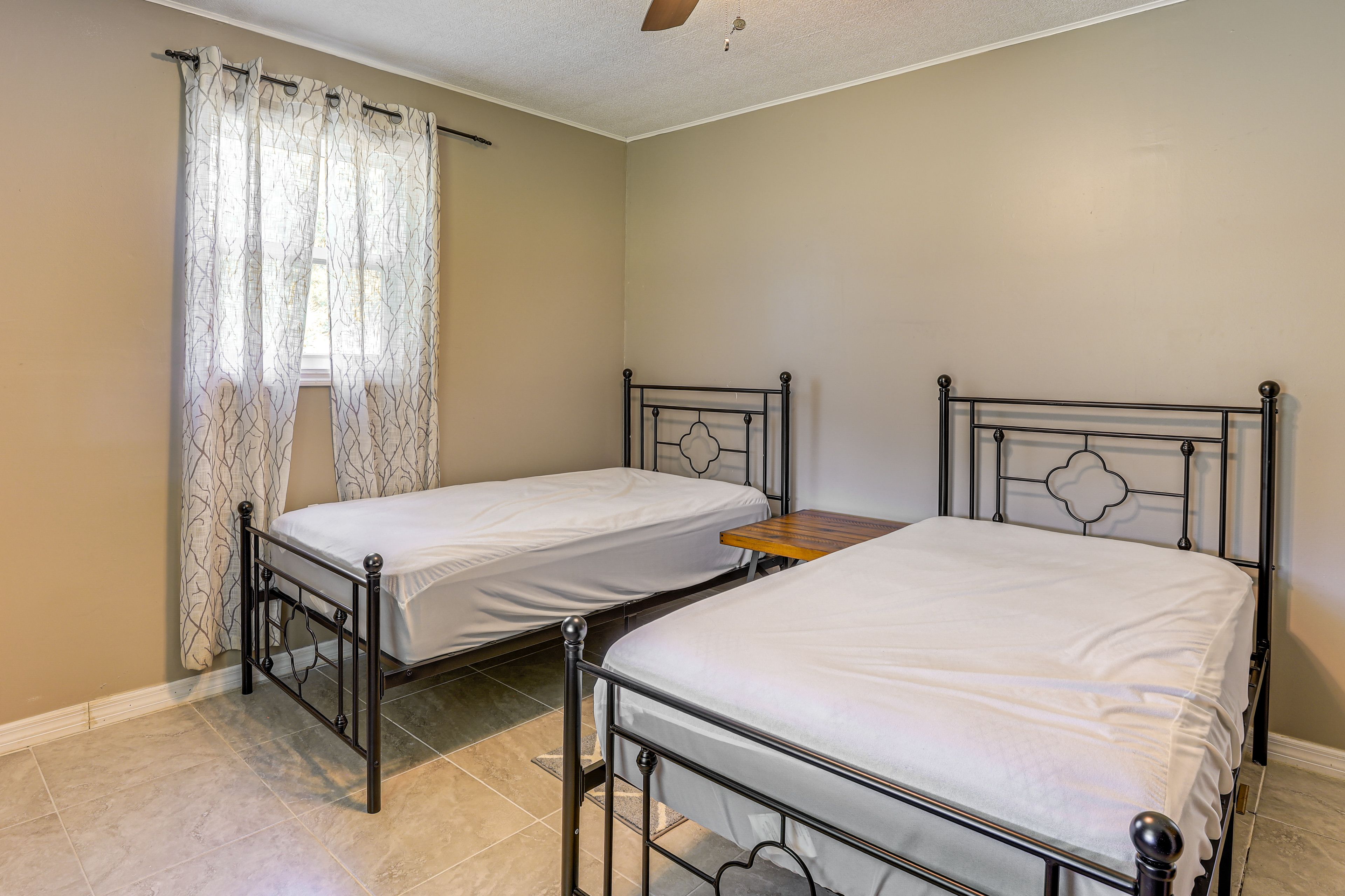 Bedroom 2 | 2 Twin Beds