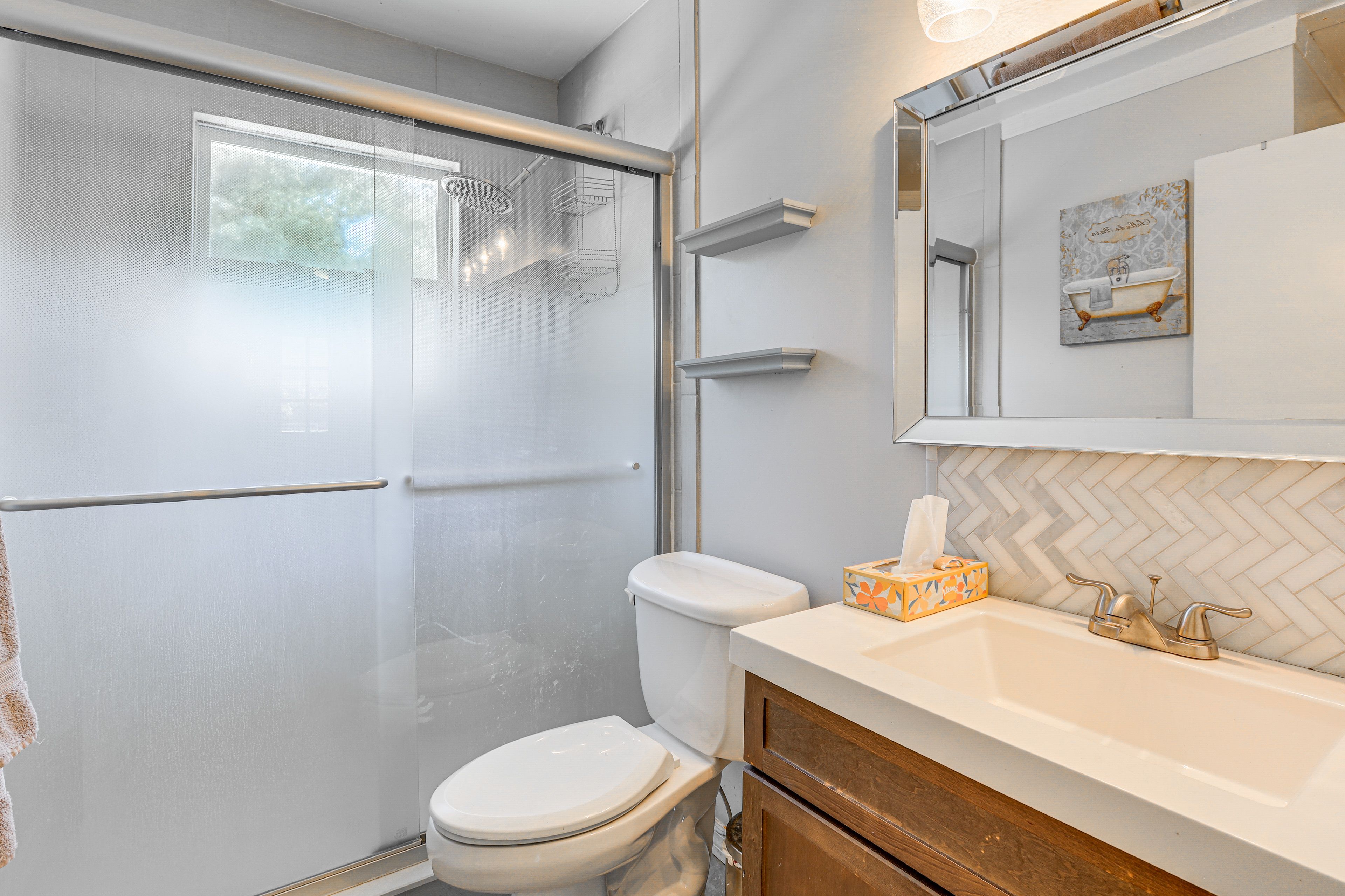 Full Bathroom | Towels Provided