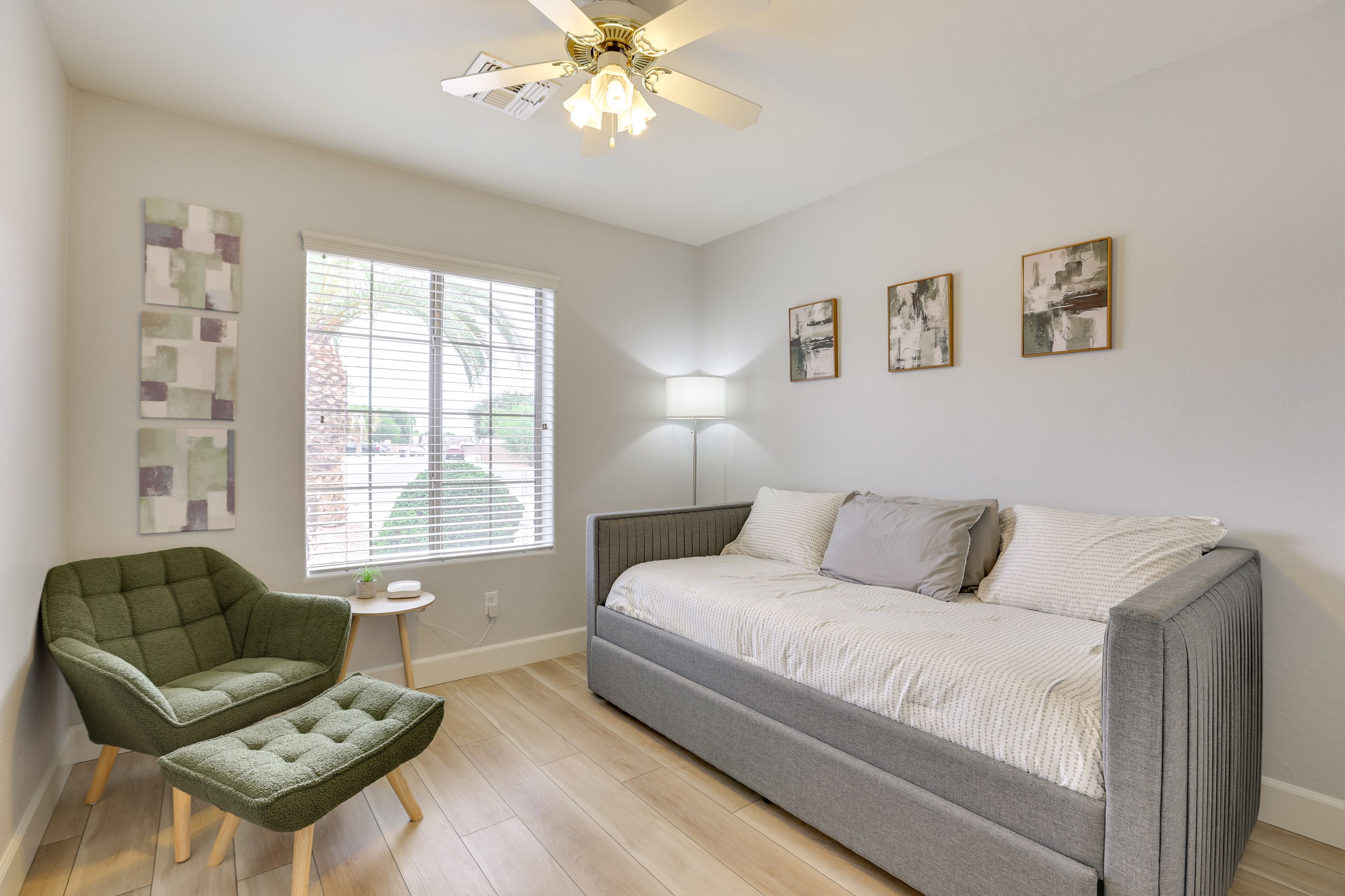 Bedroom 4 | Twin Daybed w/ Twin Trundle