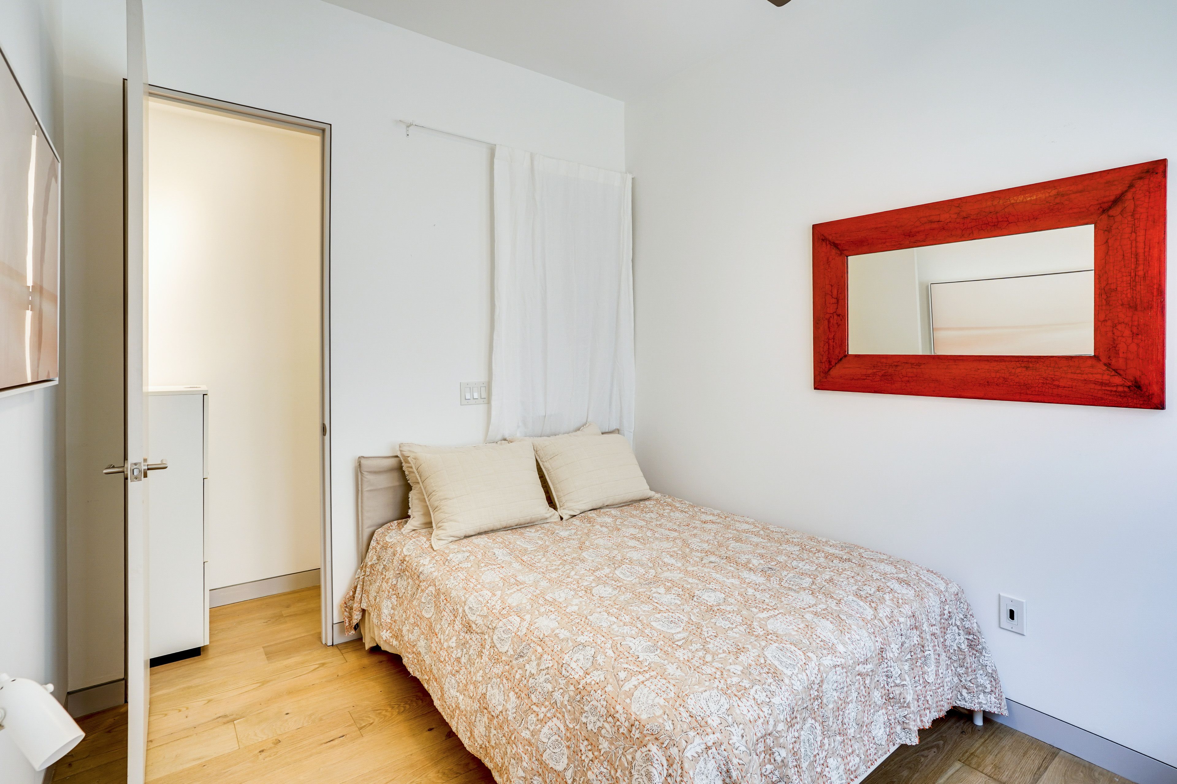 Bedroom | Queen Bed | Linens Provided