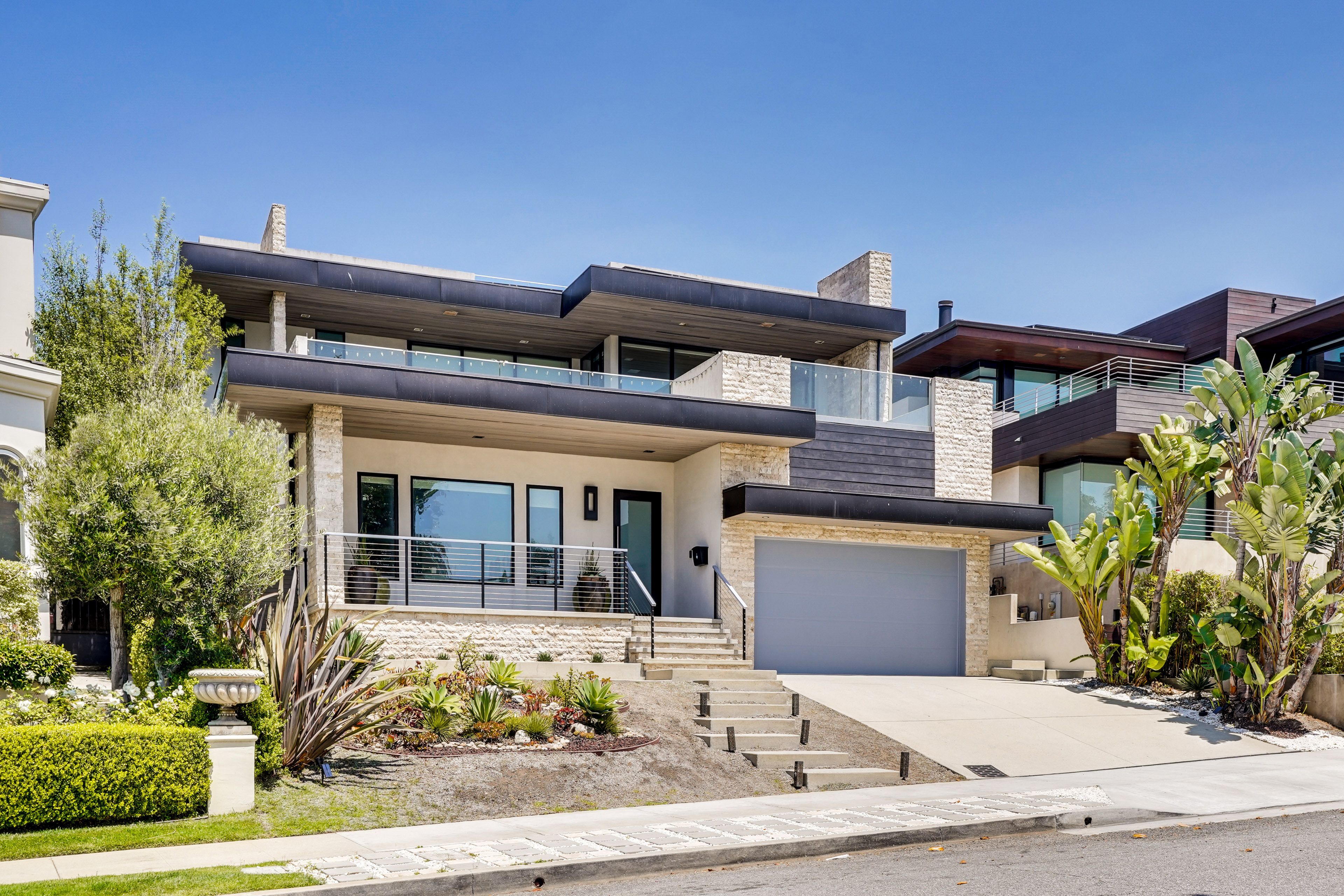 Property Exterior | Single-Story Apartment