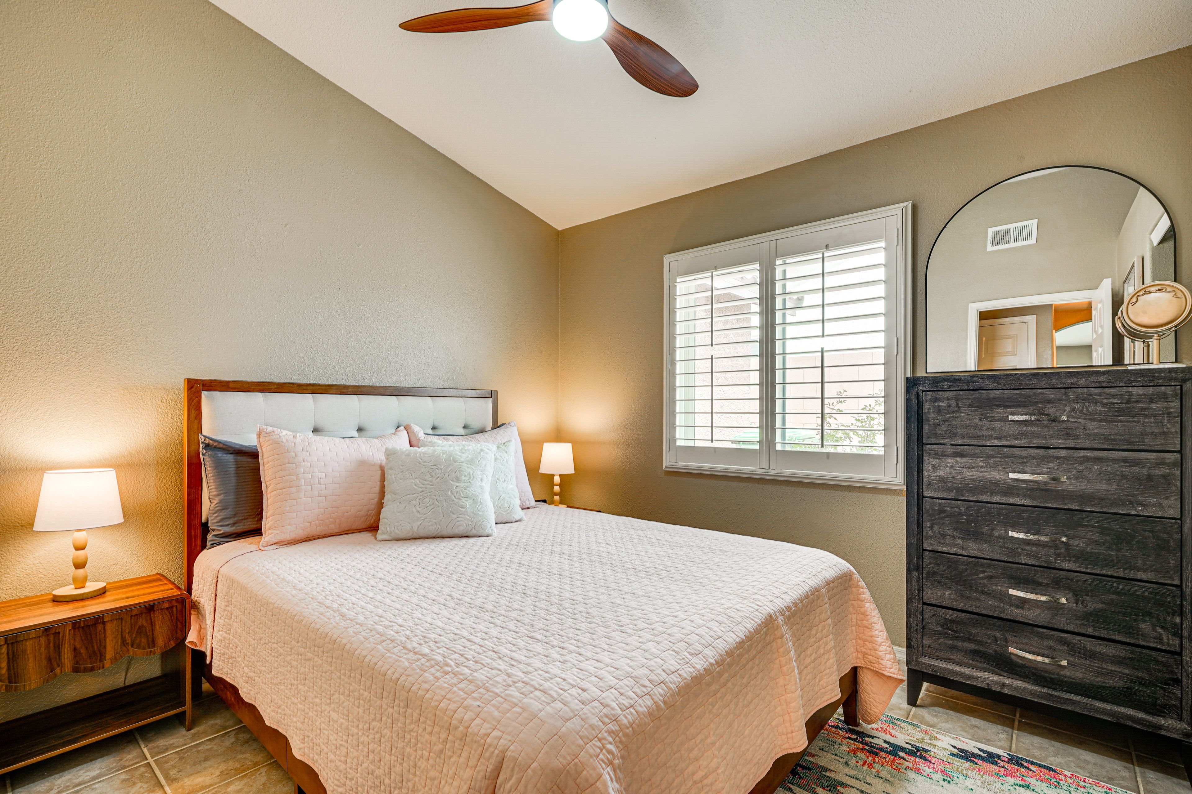 Bedroom 3 | Queen Bed