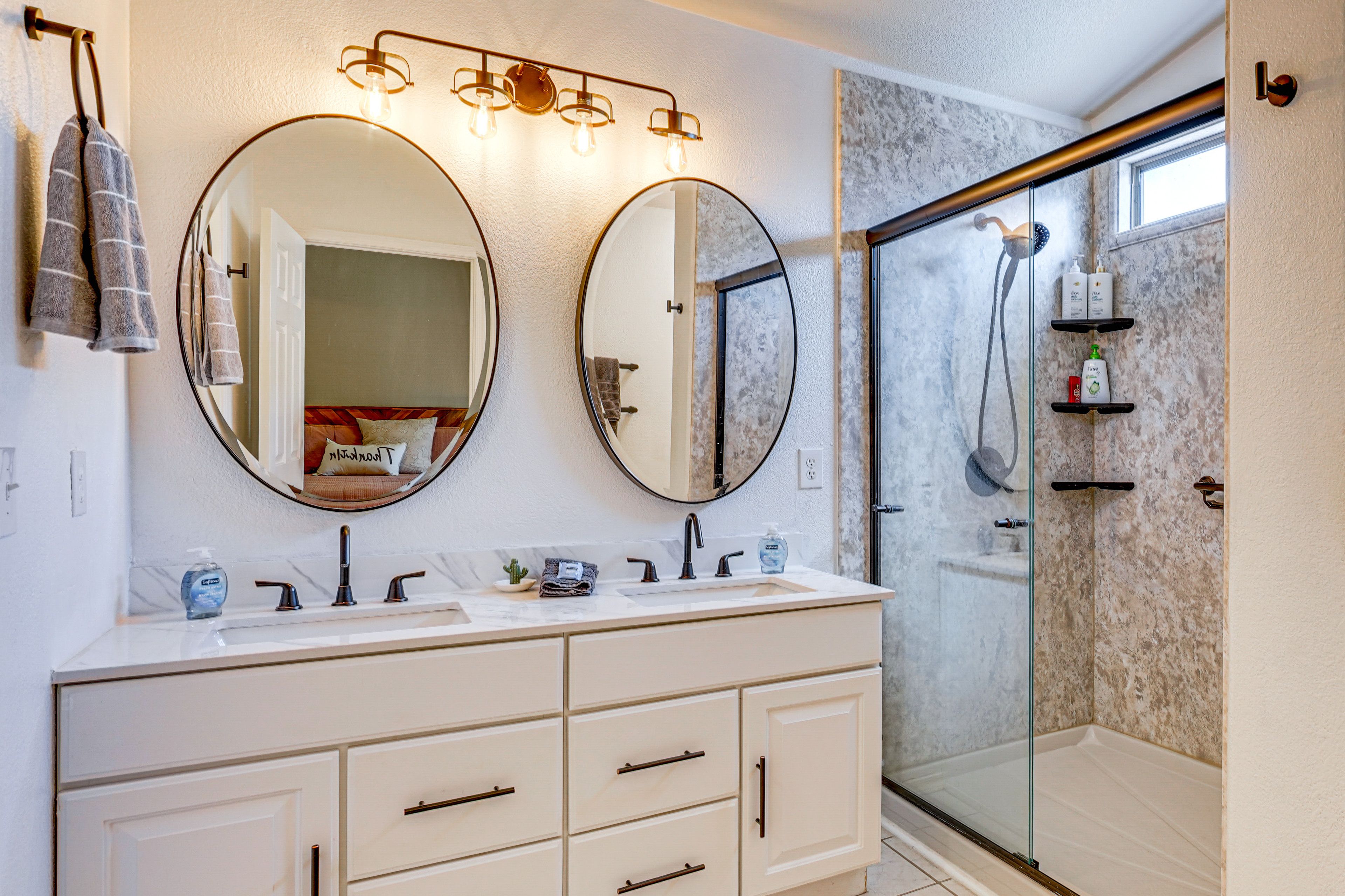 En-Suite Bathroom | Towels Provided