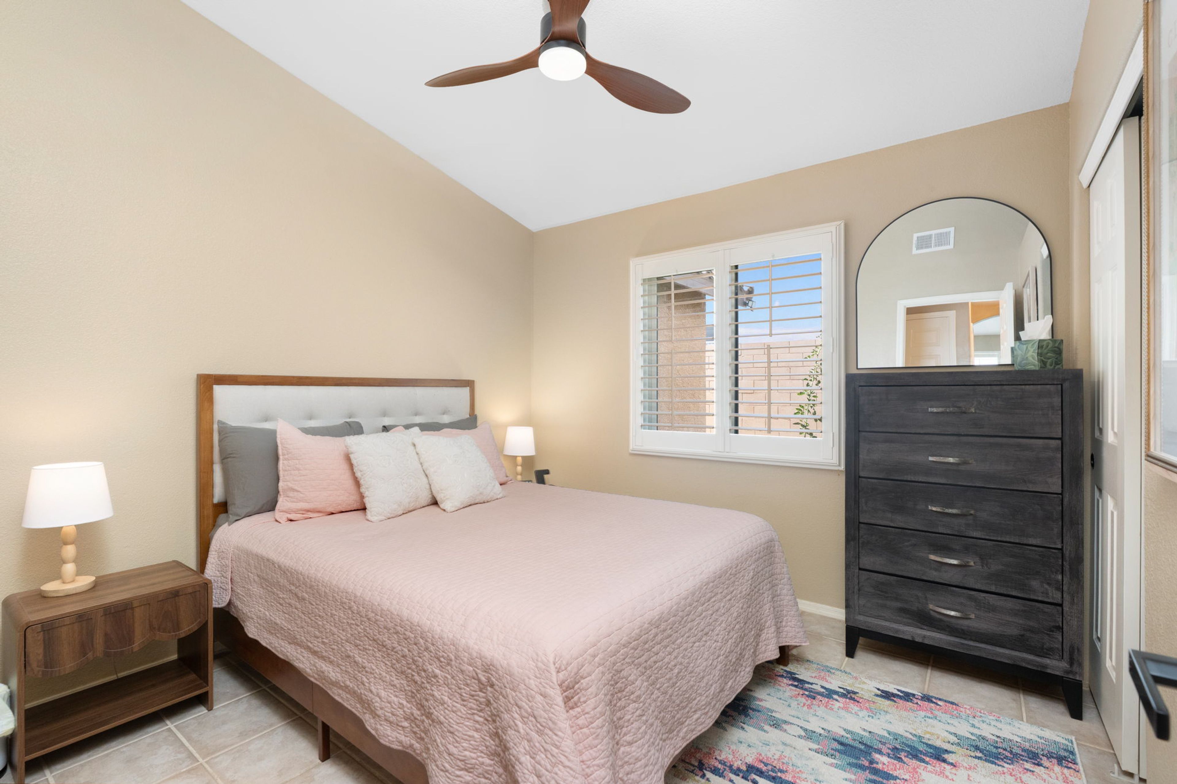 Bedroom 3 | Queen Bed