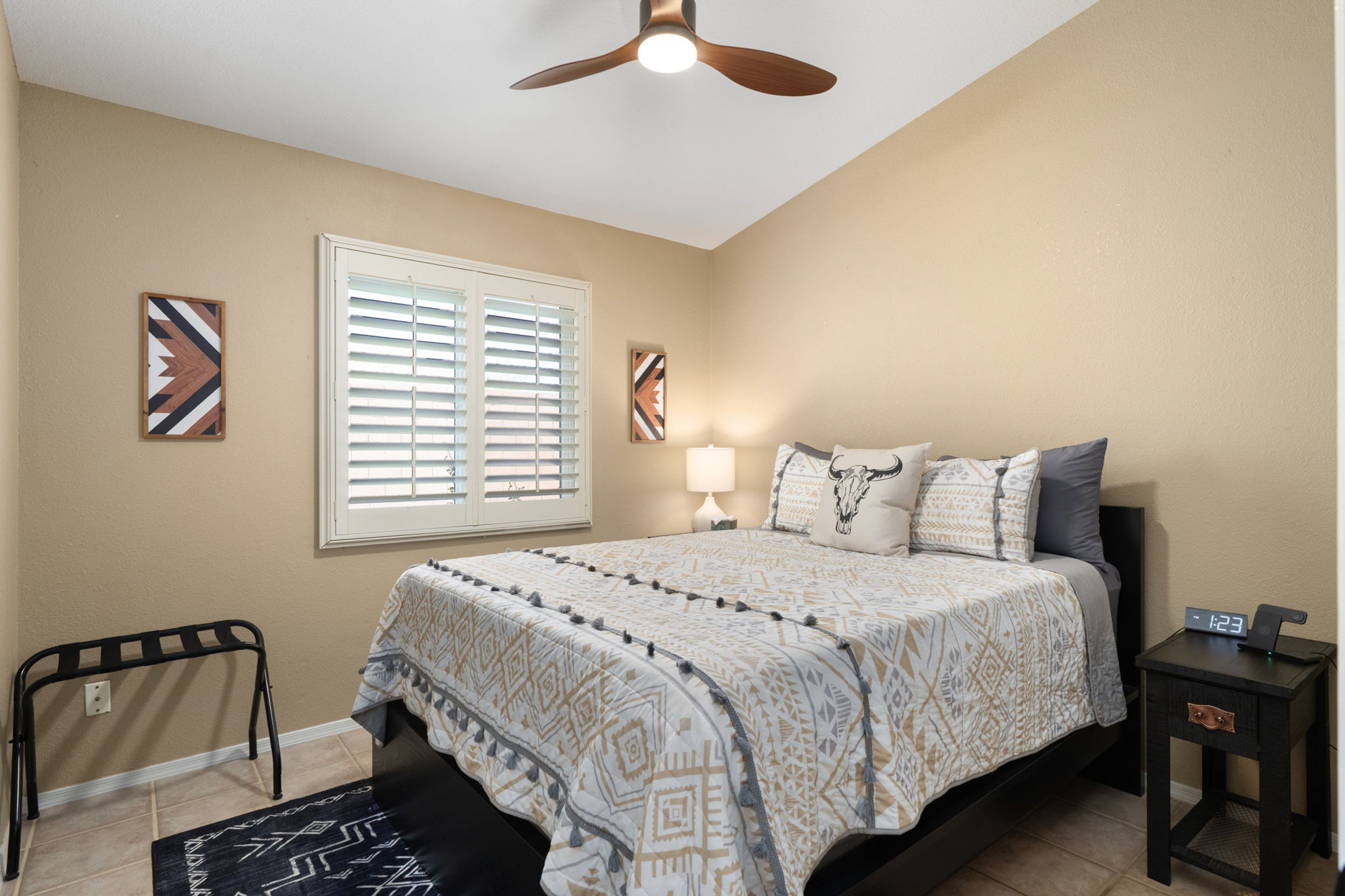 Bedroom 2 | Queen Bed