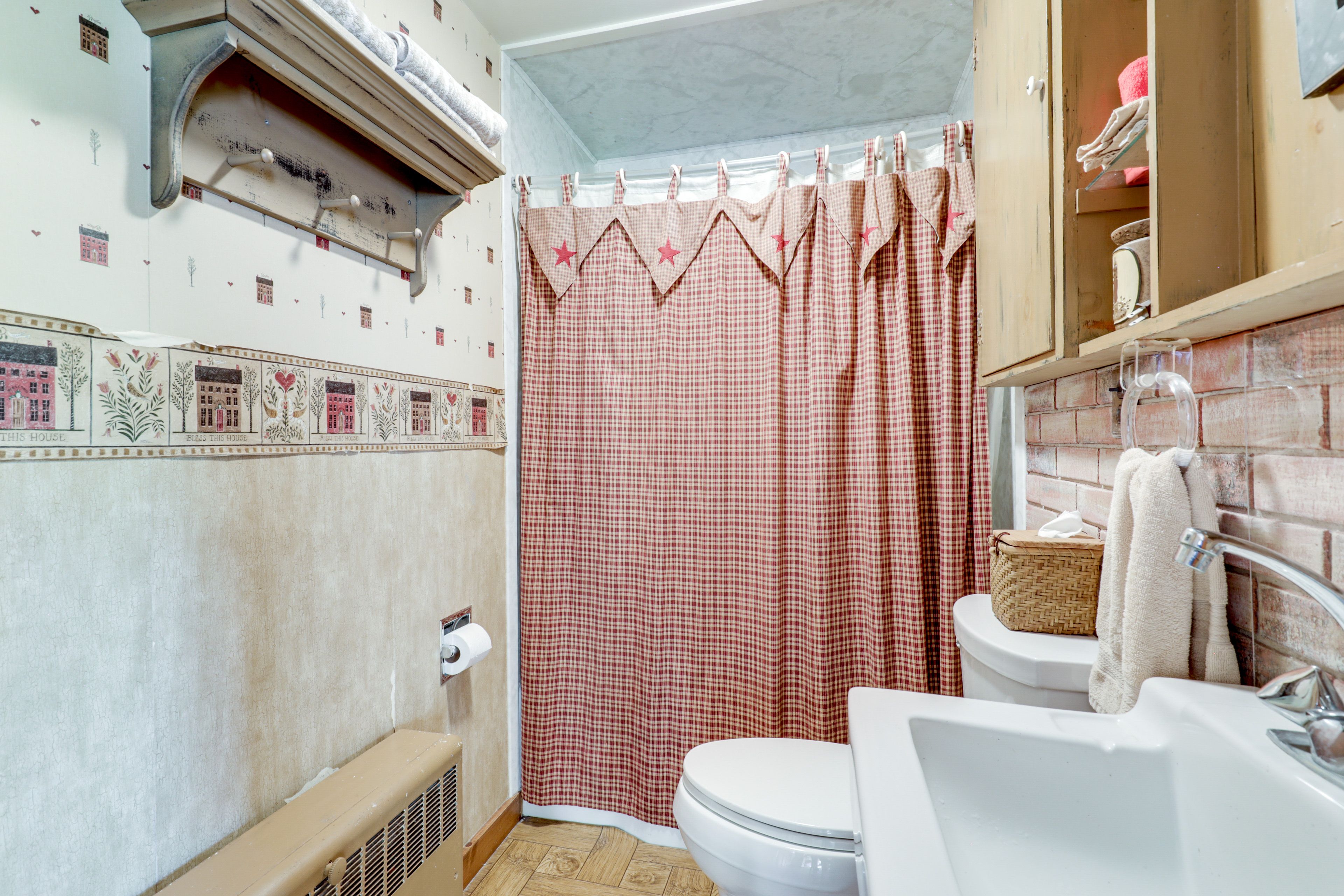 Bathroom | 1st Floor