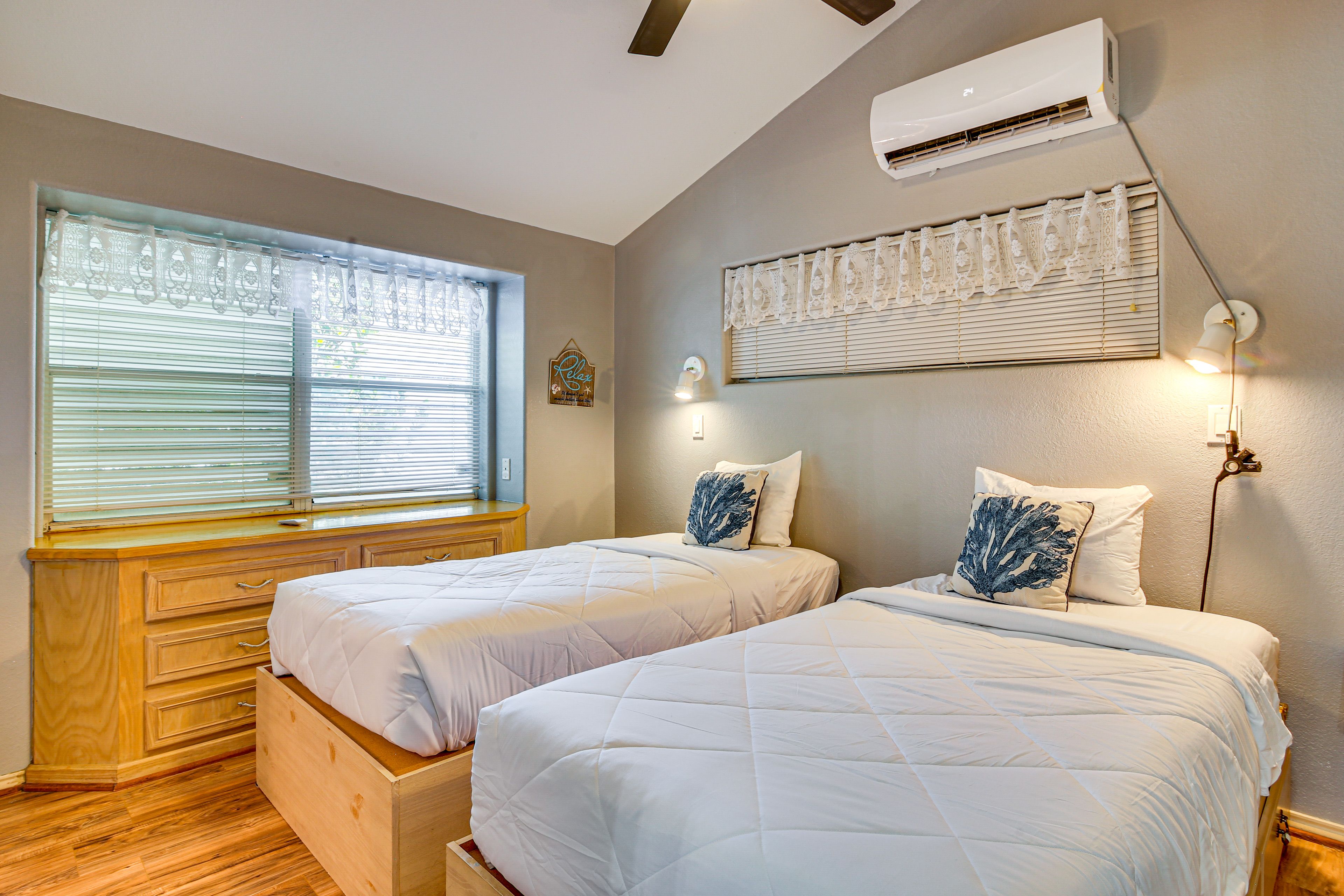 Bedroom 2 | 2 Twin Beds