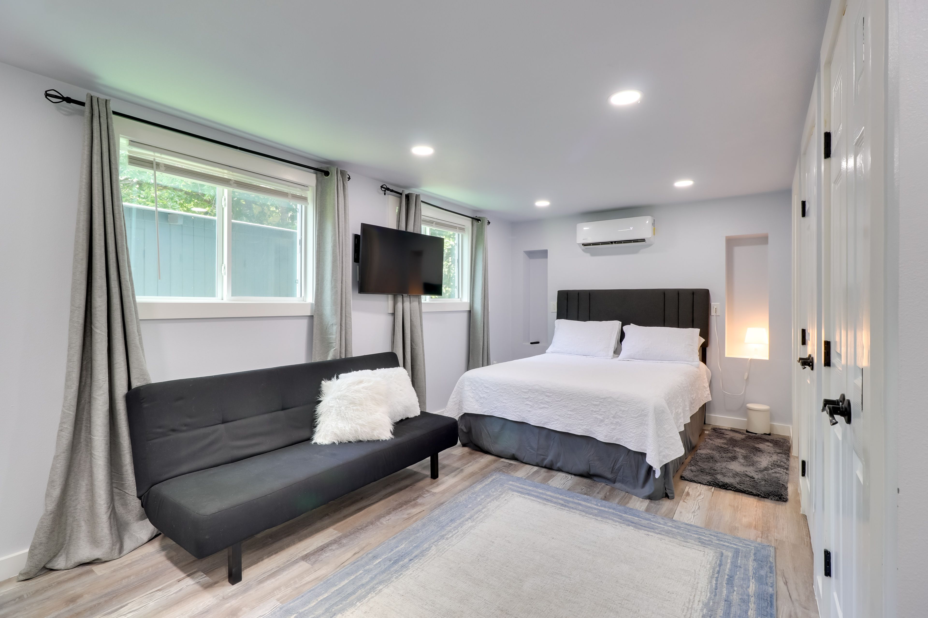 Georgetown Vacation Rental | 1BR | 2BA | 400 Sq Ft | Small Step Required