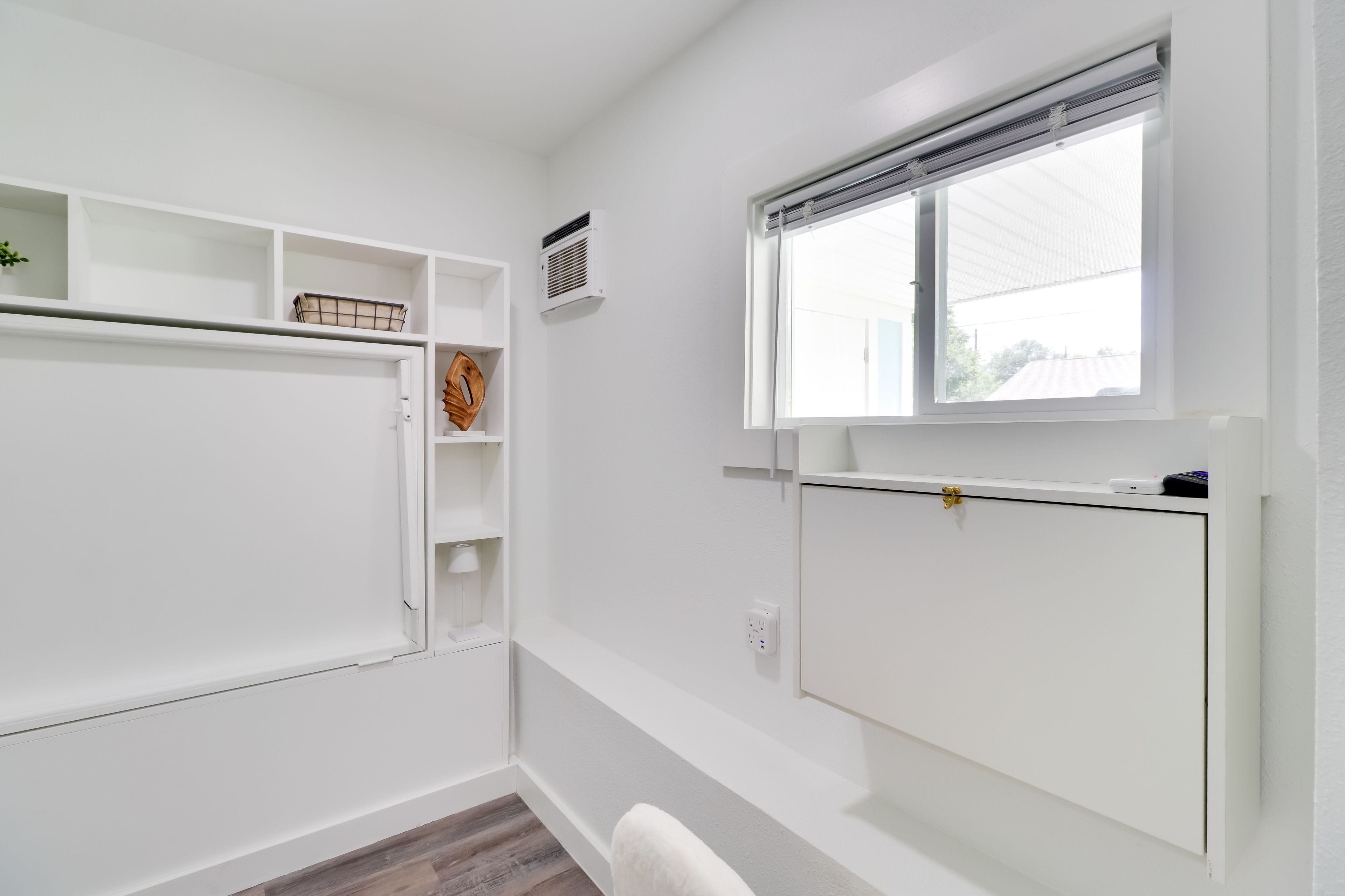 Bedroom | Queen Murphy Bed | Linens Provided