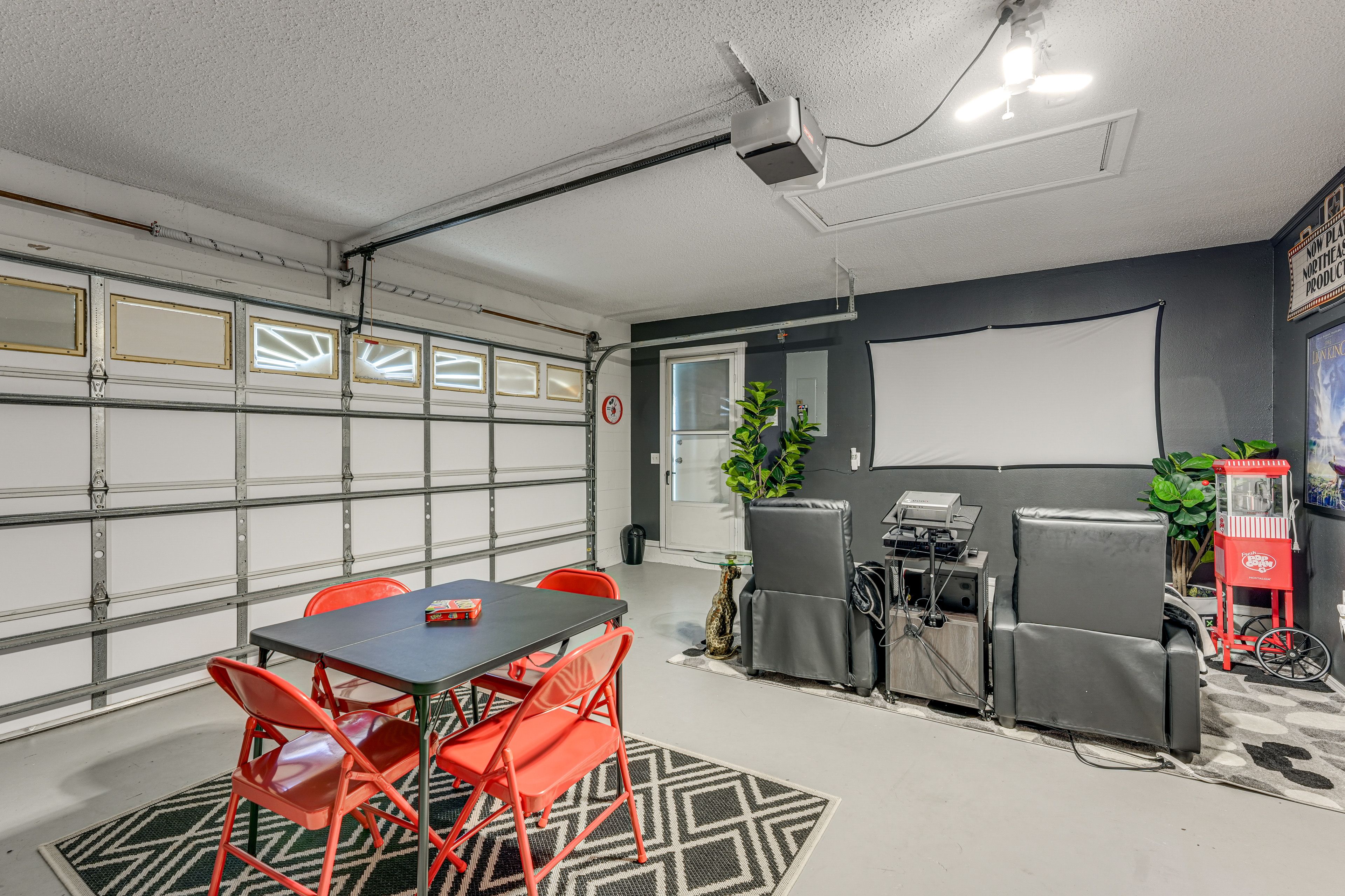 Garage Game Room/Movie Theater | Projector w/ Screen | Arcade Machines