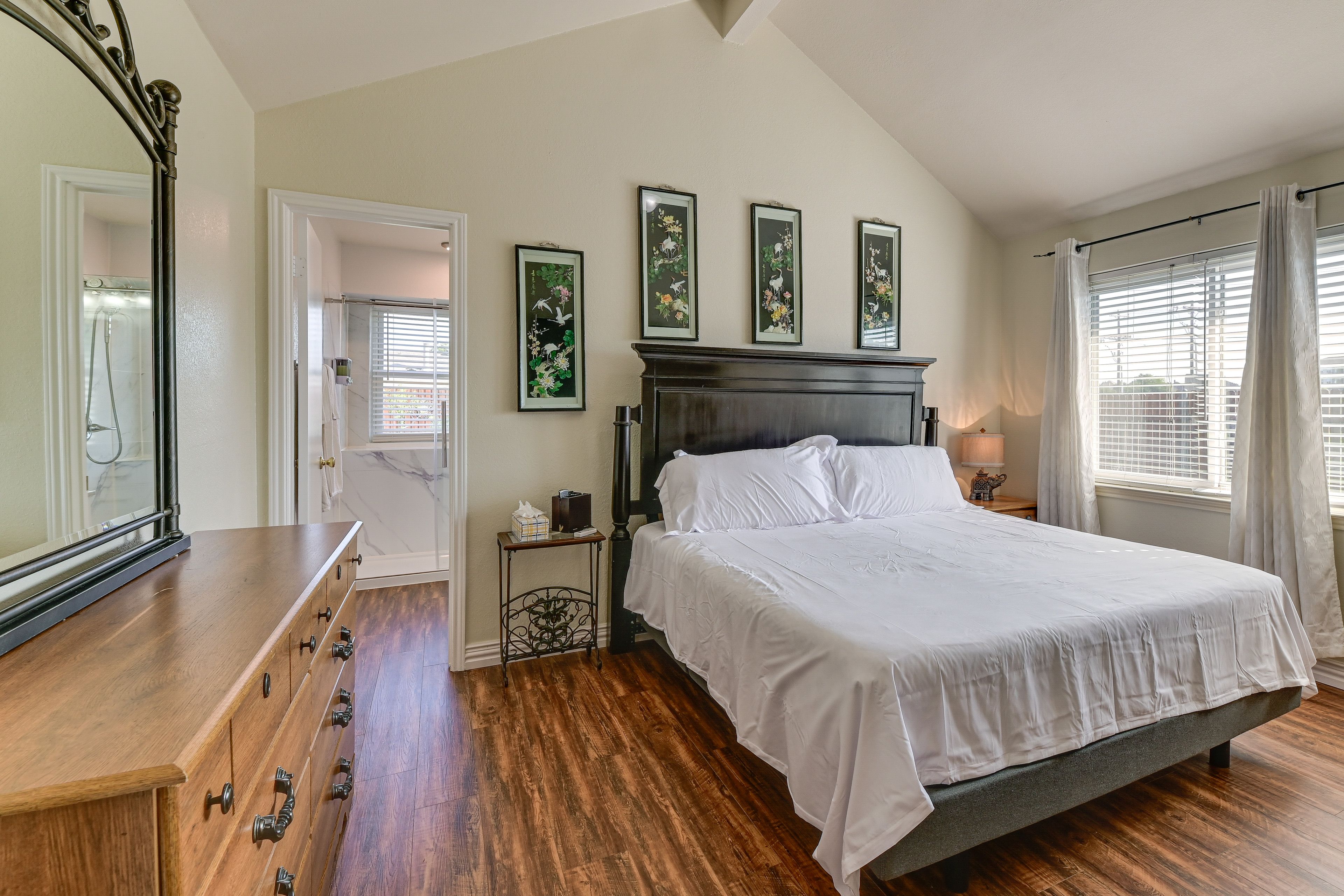 Bedroom 1 | King Bed