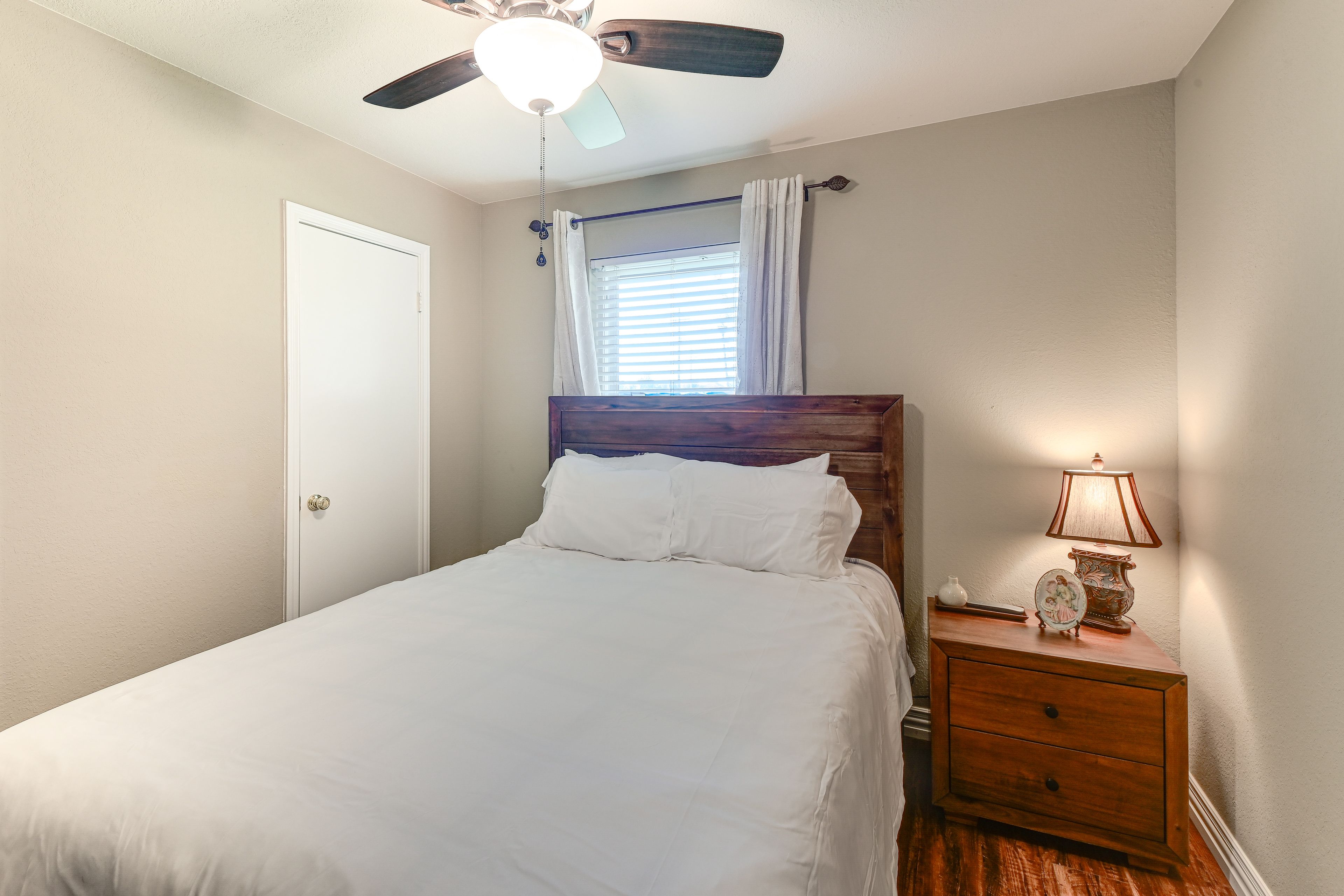 Bedroom 2 | Queen Bed