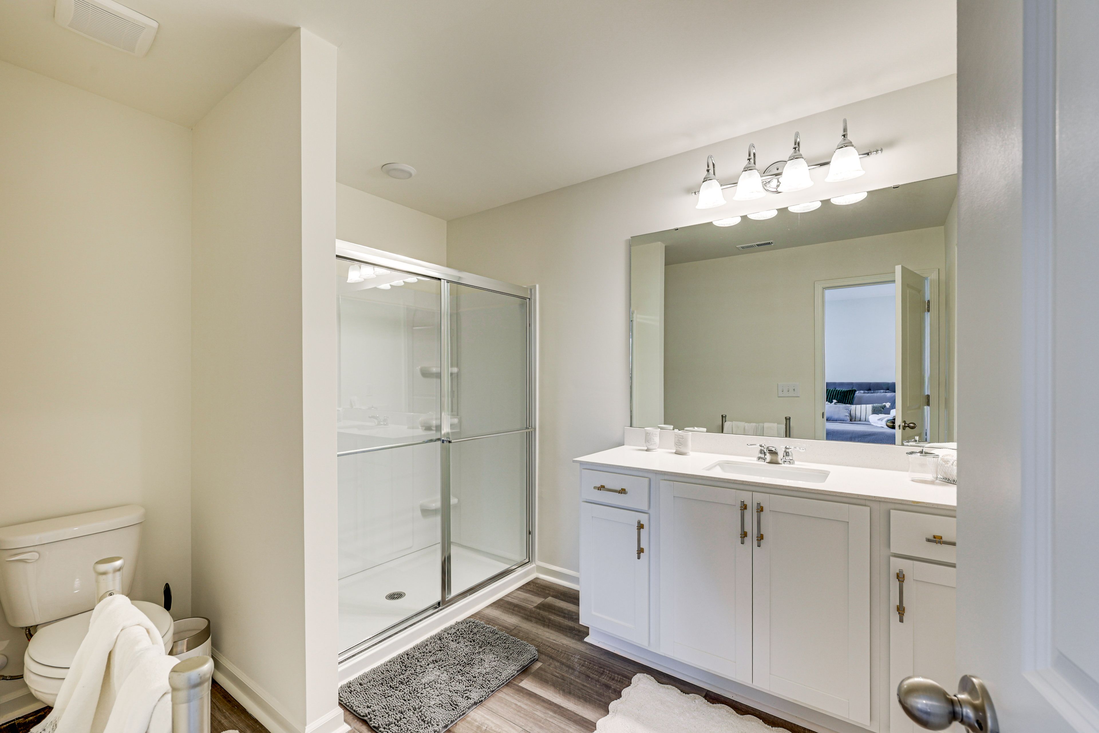 Full Bathroom | 2nd Floor