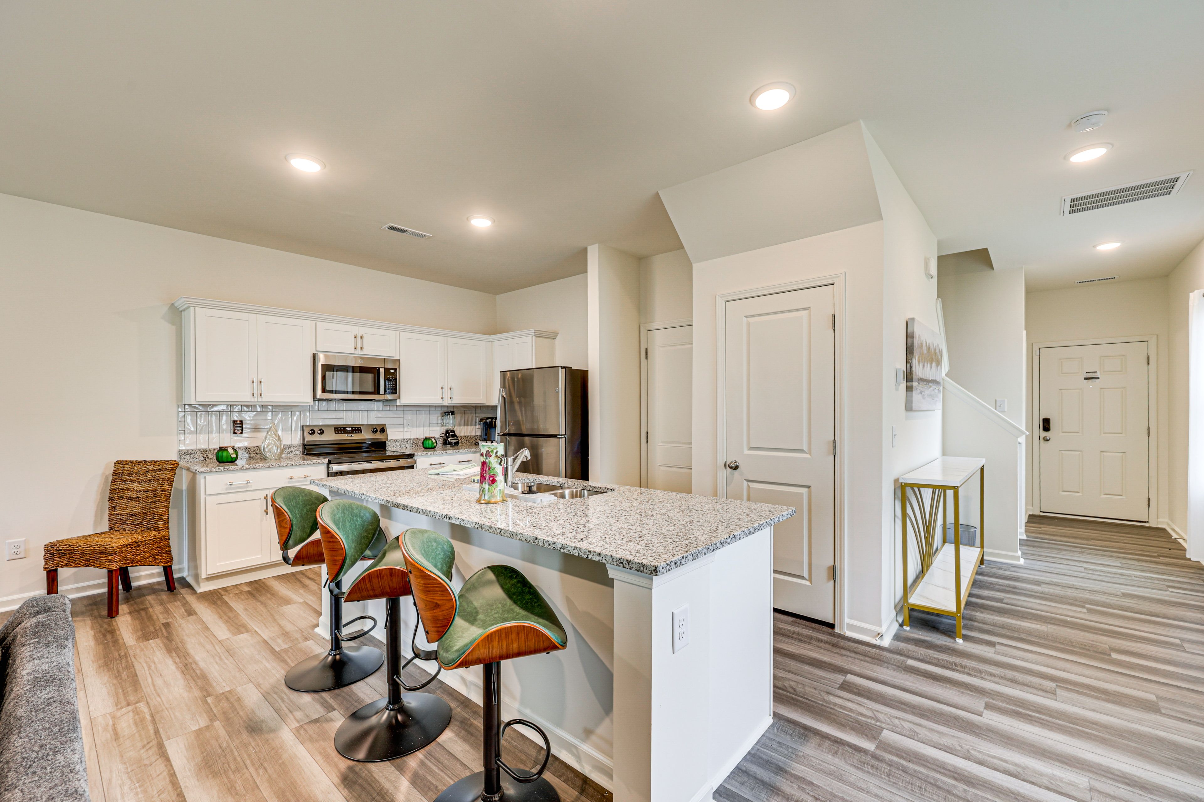 Kitchen | Keurig Coffee Maker | Dishwasher | Blender | 1st Floor