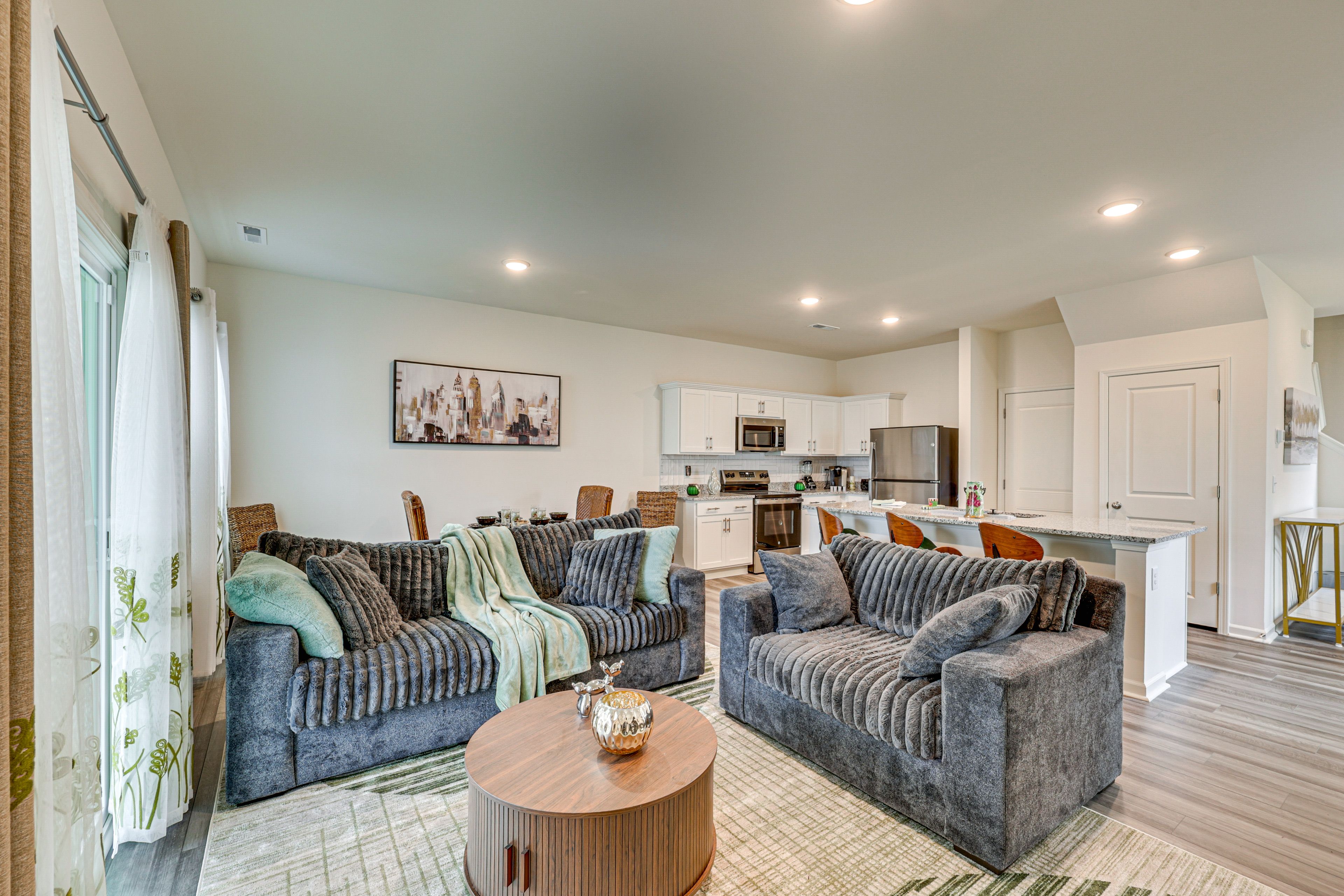 Wilson Vacation Rental | 3BR | 2.5BA | 1,515 Sq Ft | 2 Steps to Access