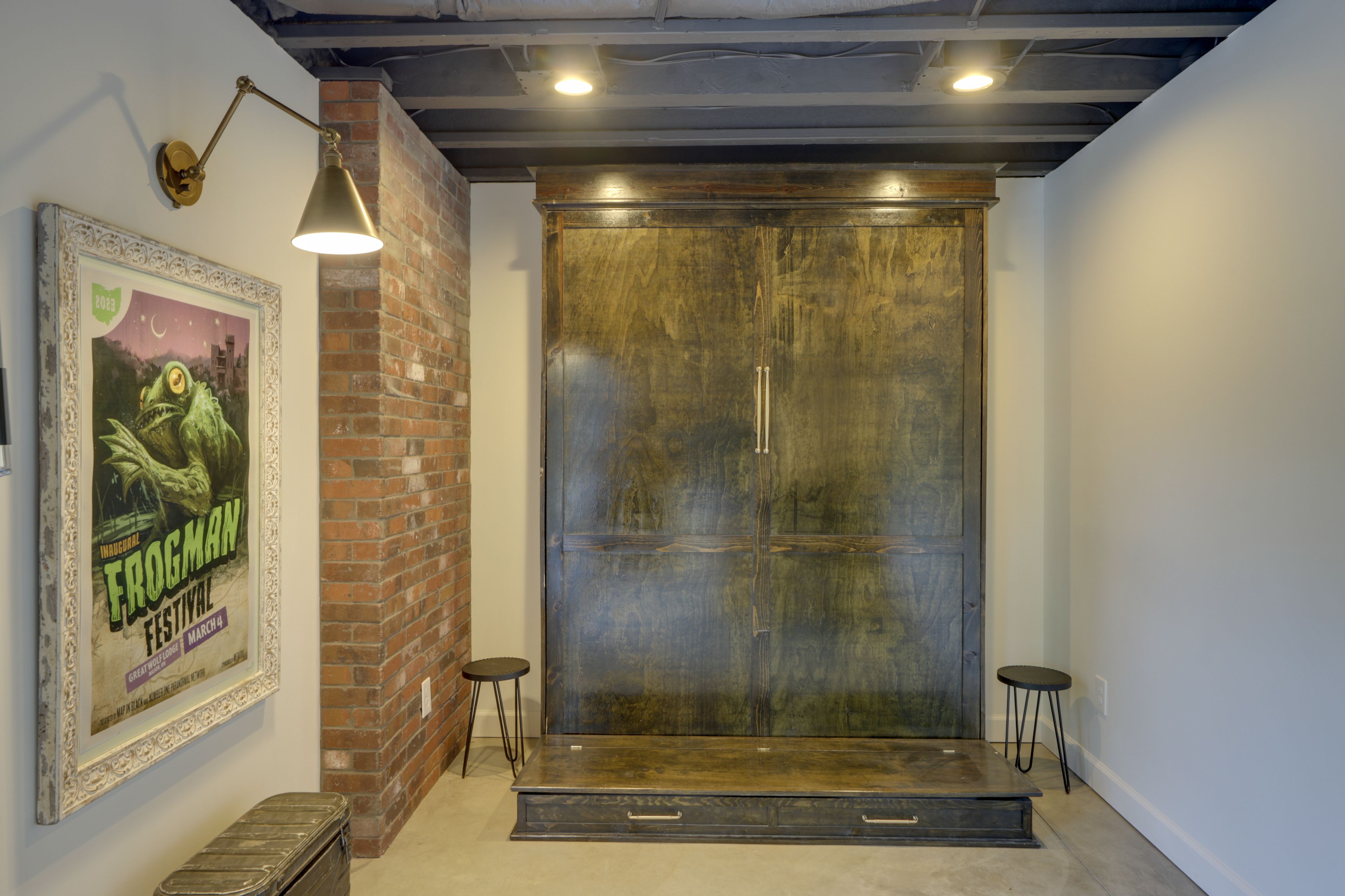 Studio | Queen Murphy Bed