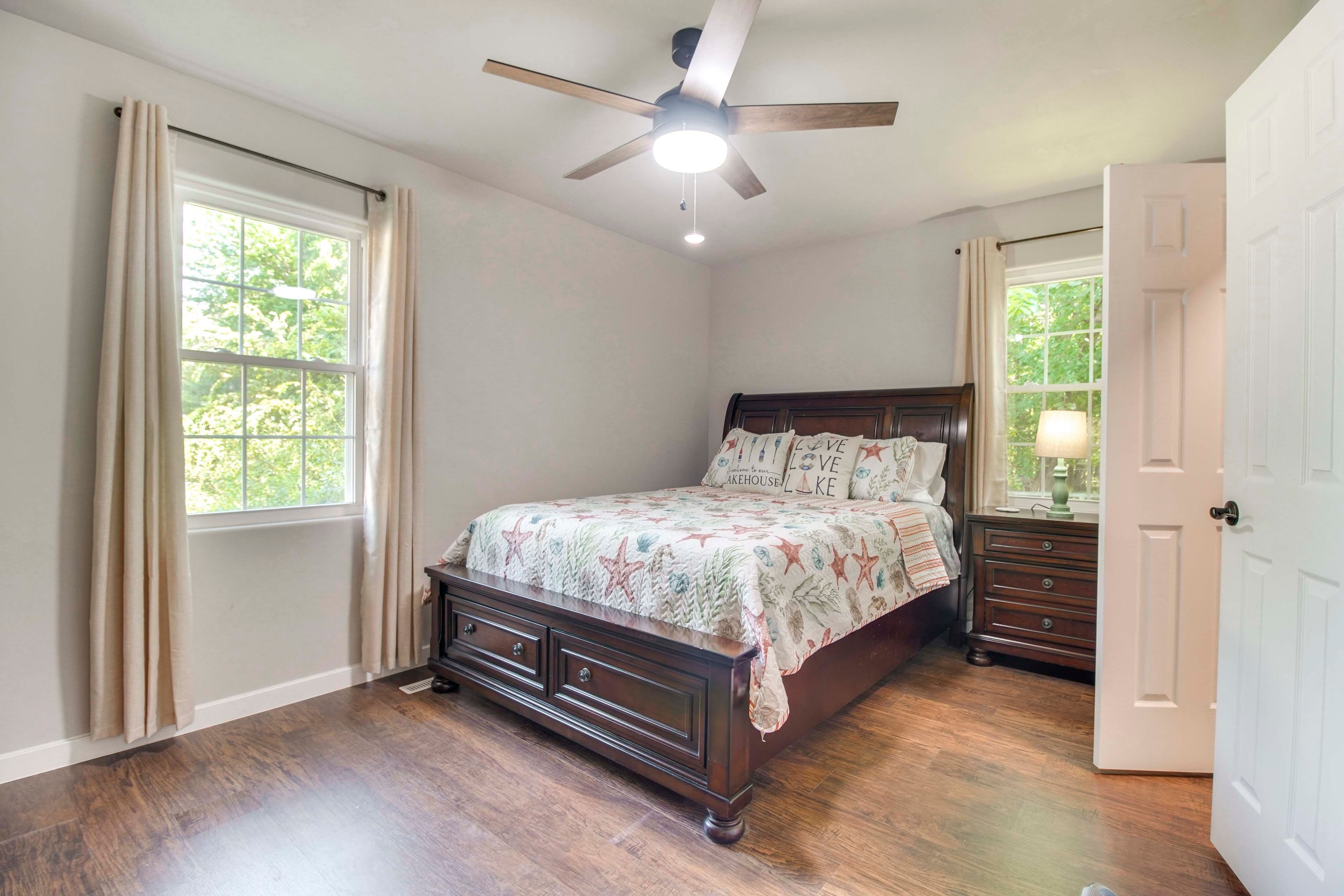 Bedroom 2 | Queen Bed