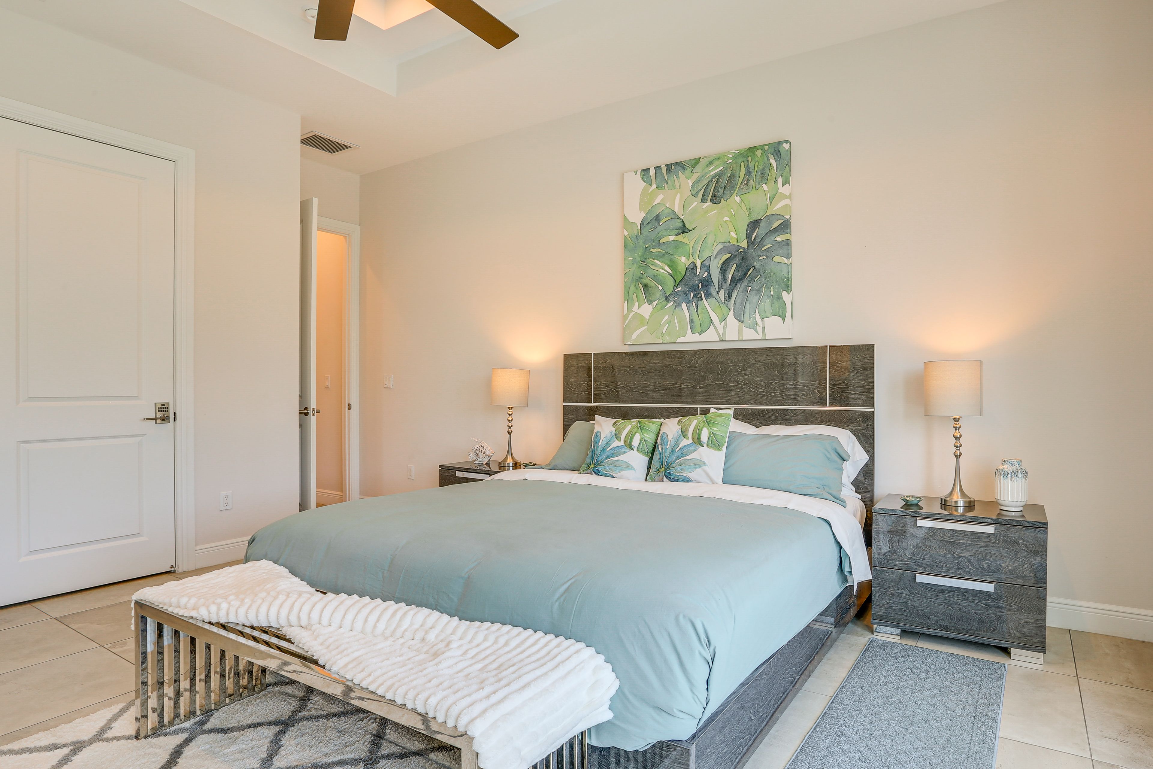 Bedroom 1 | King Bed | En-Suite Bathroom