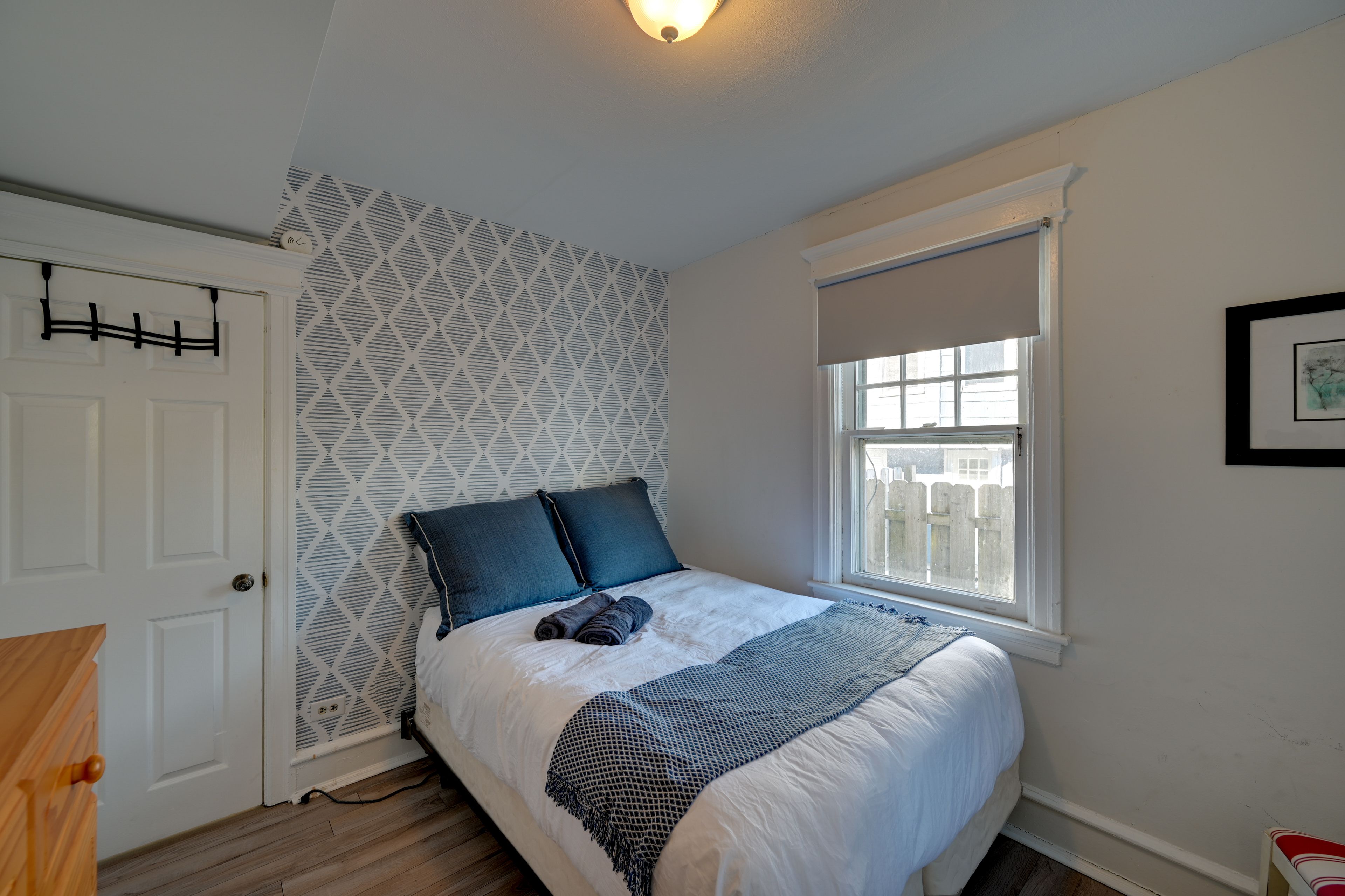 Bedroom 1 | Queen Bed