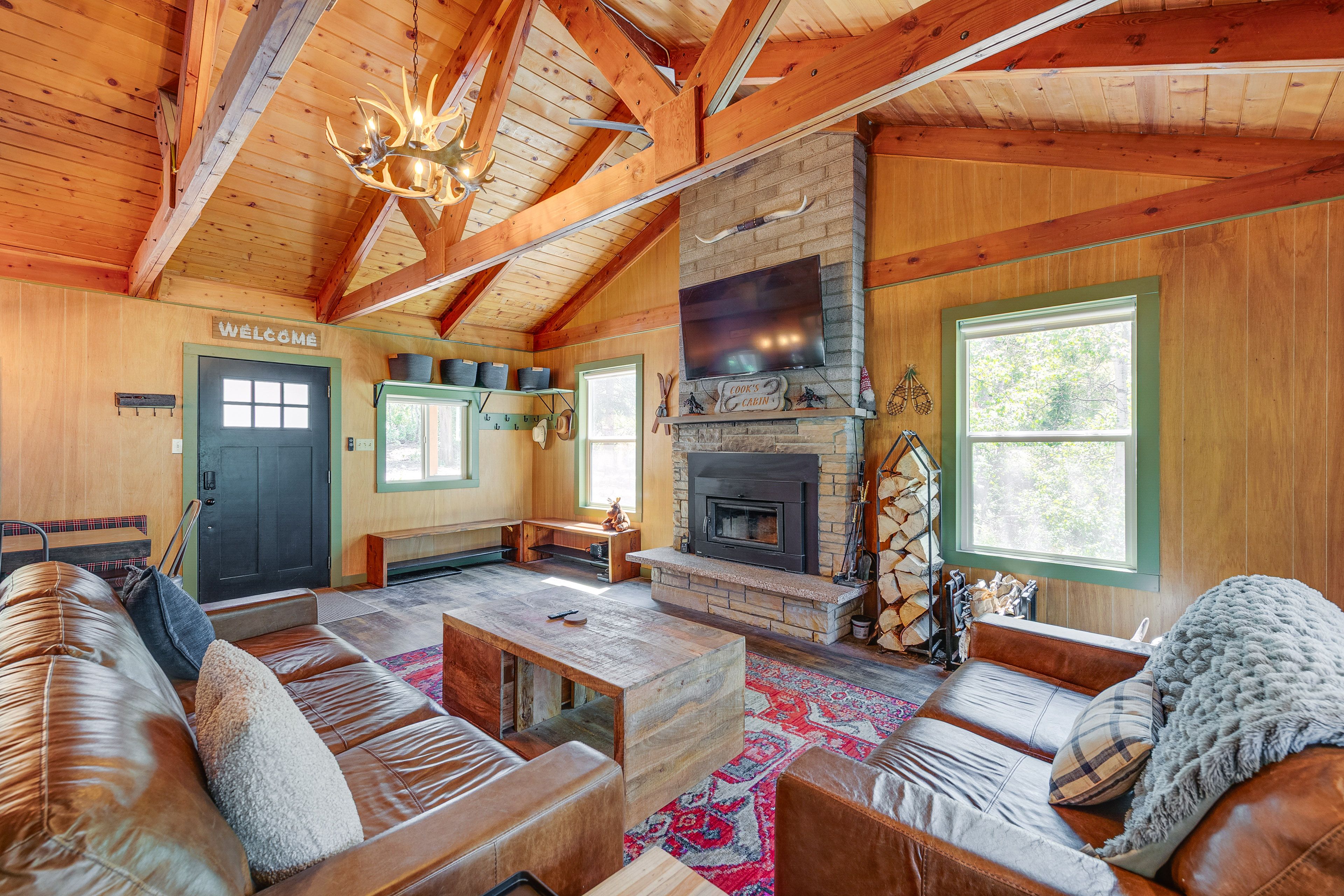 Living Room | Free WiFi | Central Heating & A/C | Smart TV | Main Floor