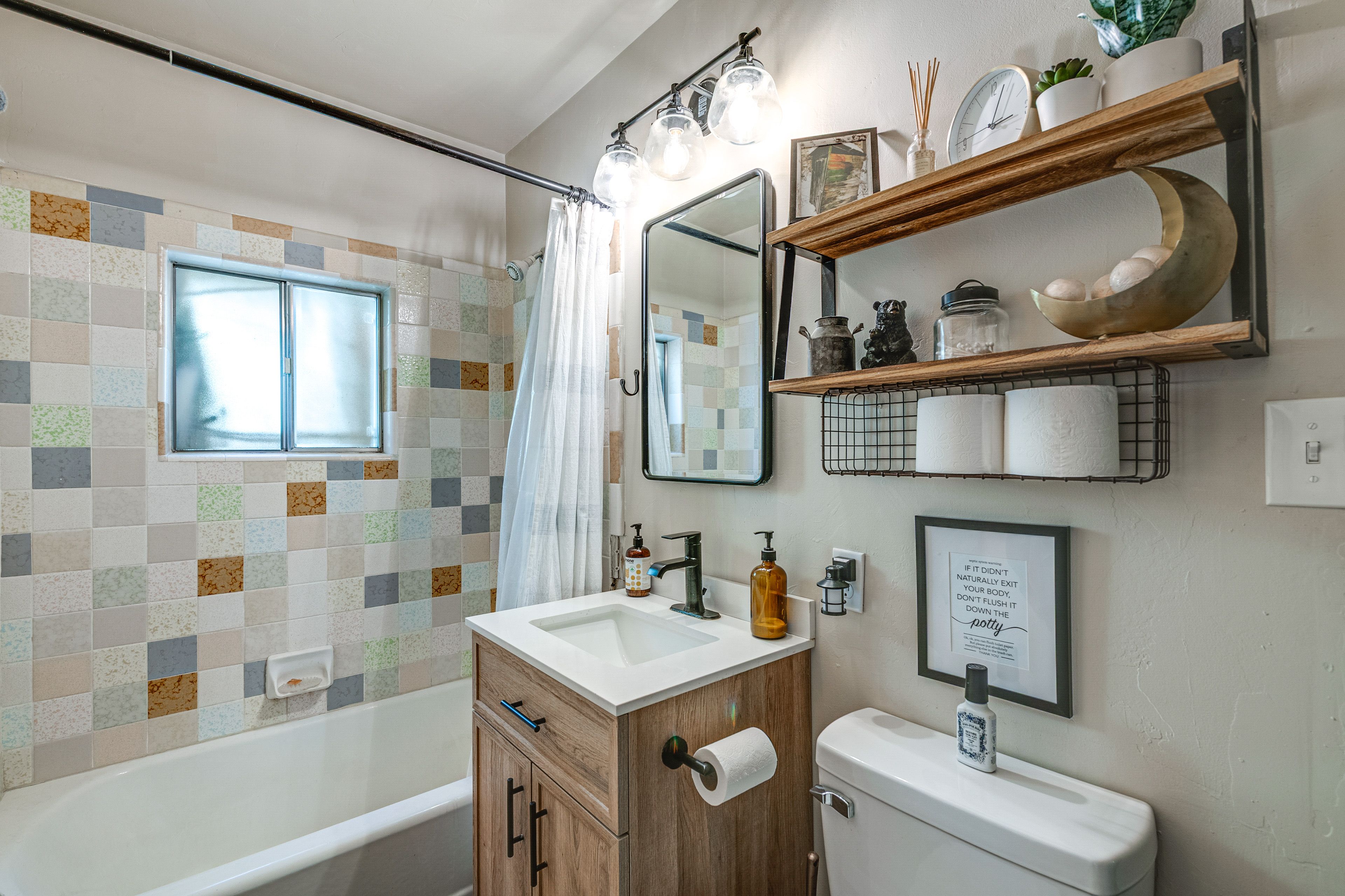Bathroom | Towels Provided | Main Floor