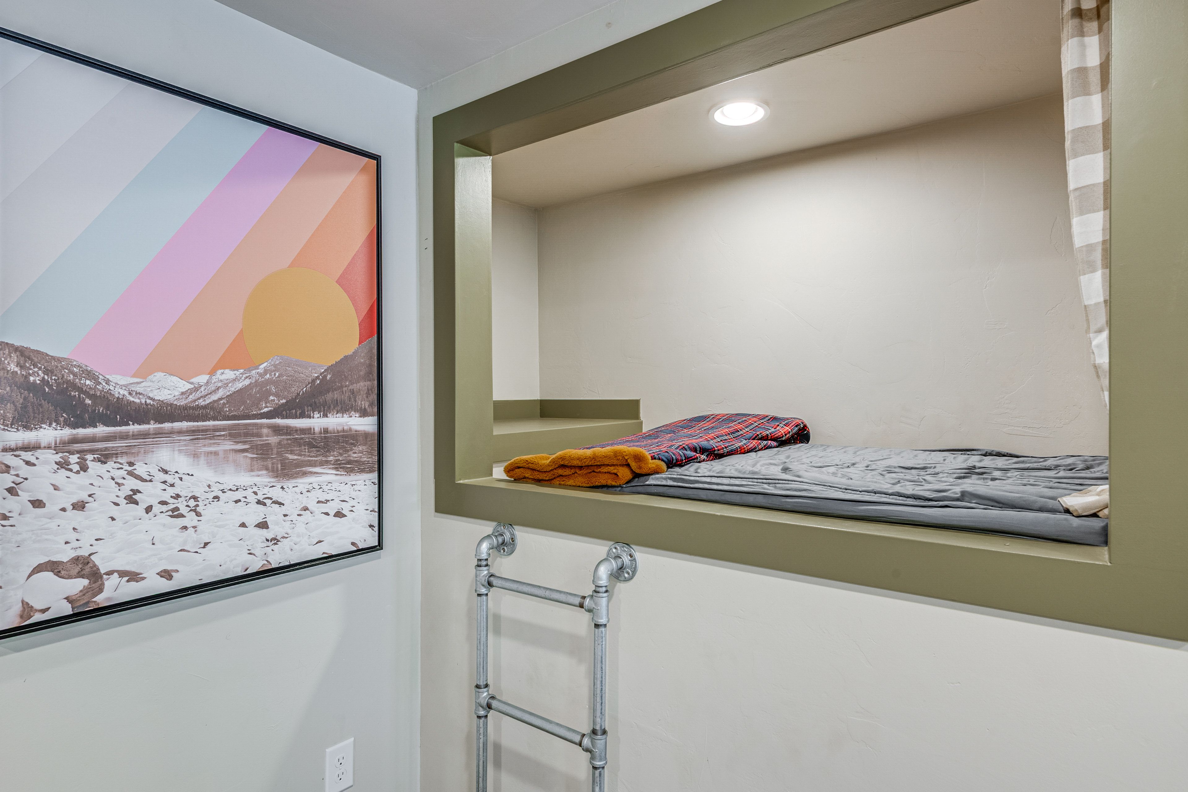 Sleeping Nook | Twin Floor Mattress | Lower Floor