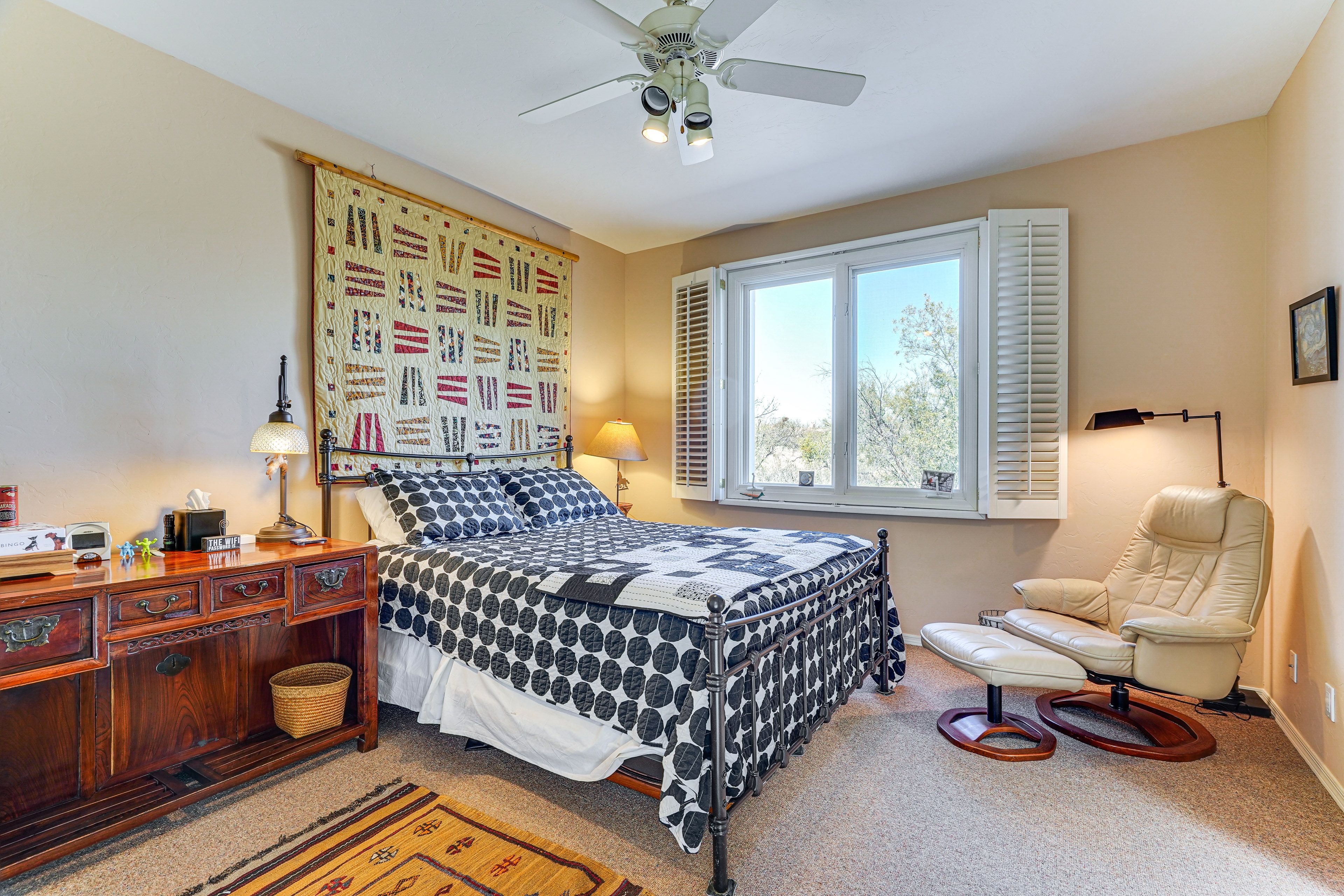 Bedroom 1 | Queen Bed