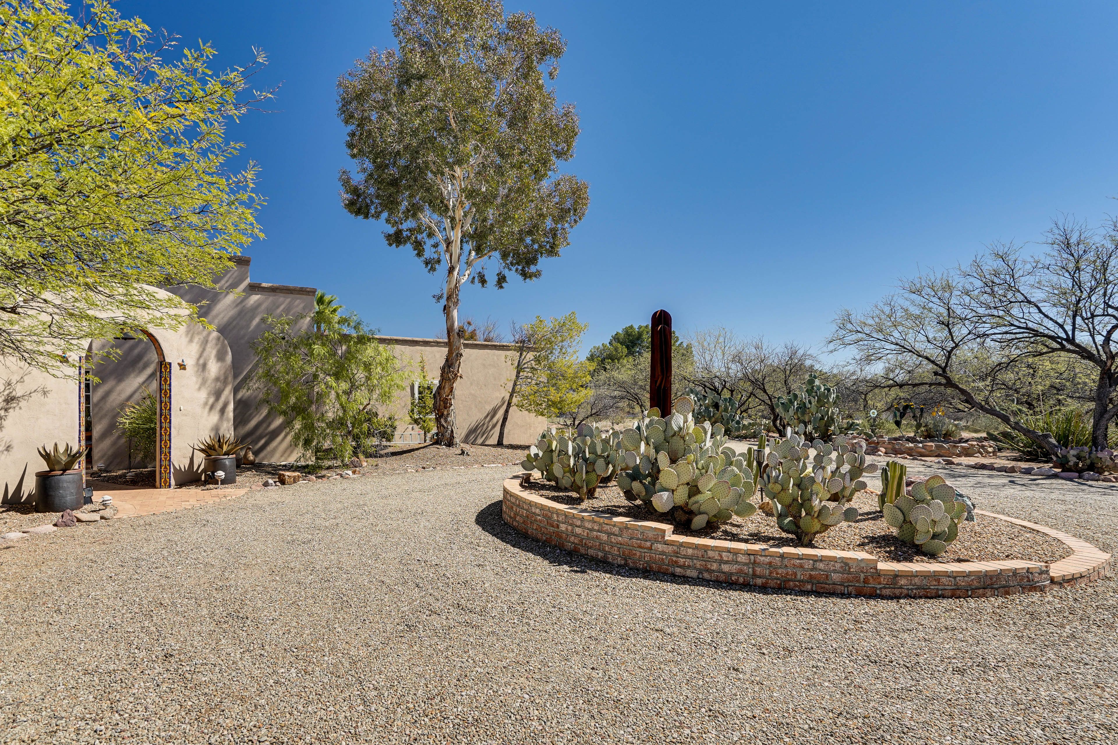 Driveway Parking | 5 Vehicles | EV Charger (120 VAC)