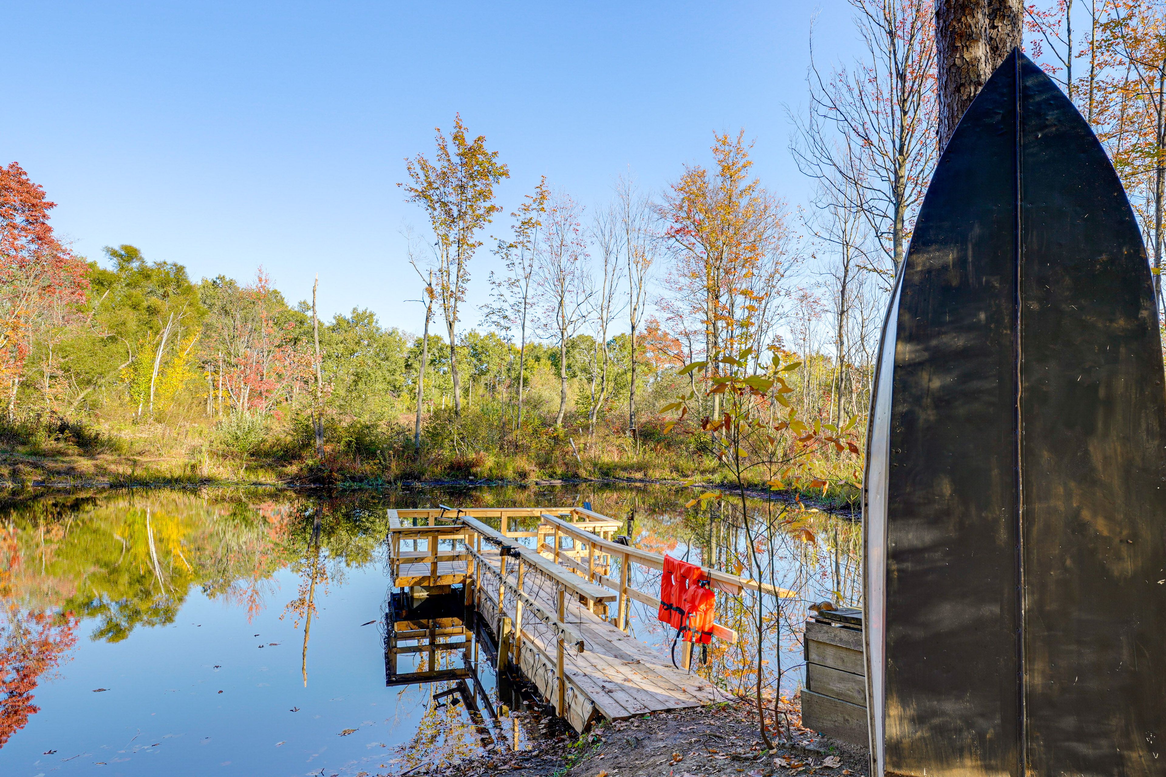 Private Pond w/ Dock | Canoe