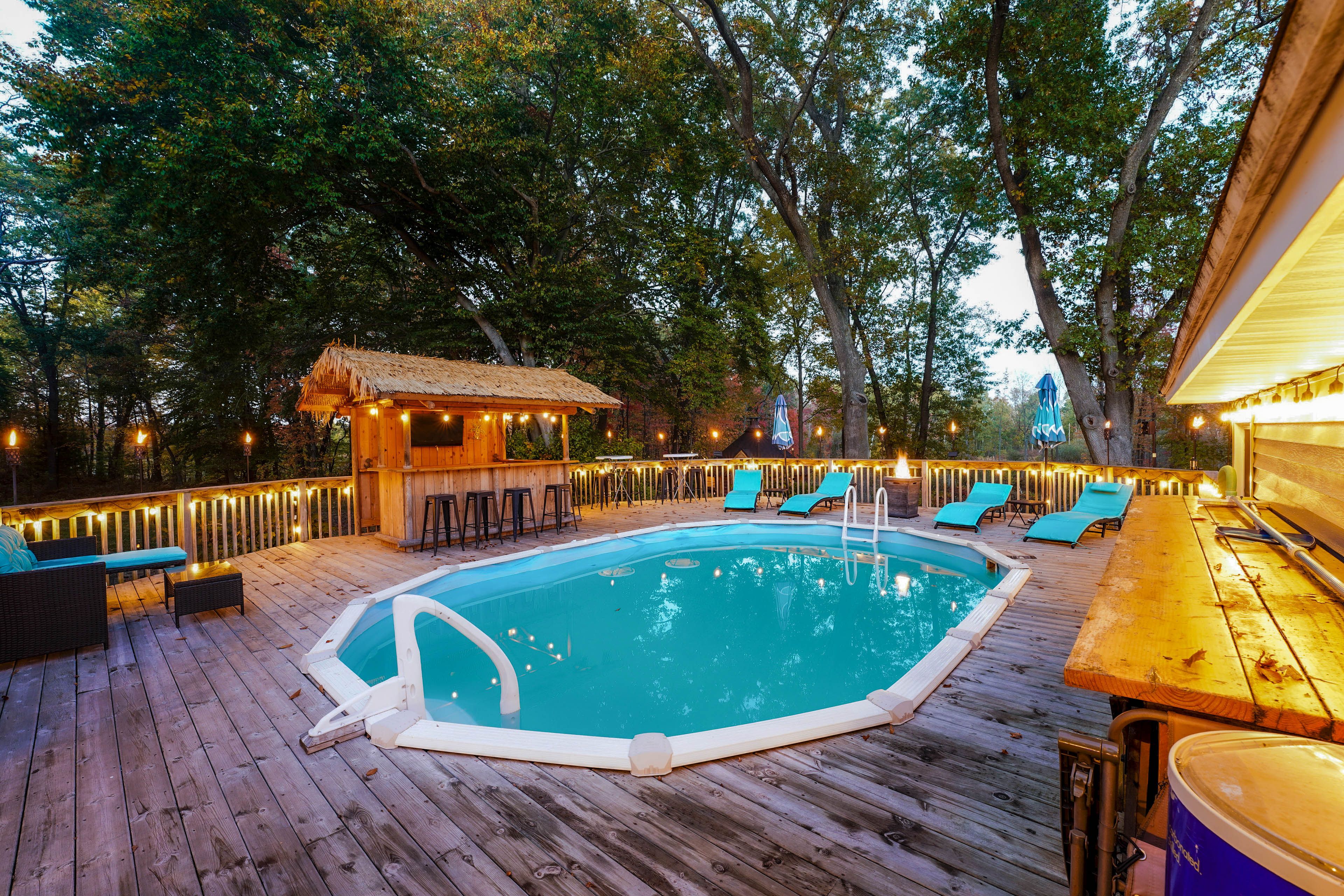 Private Pool | Bar Area